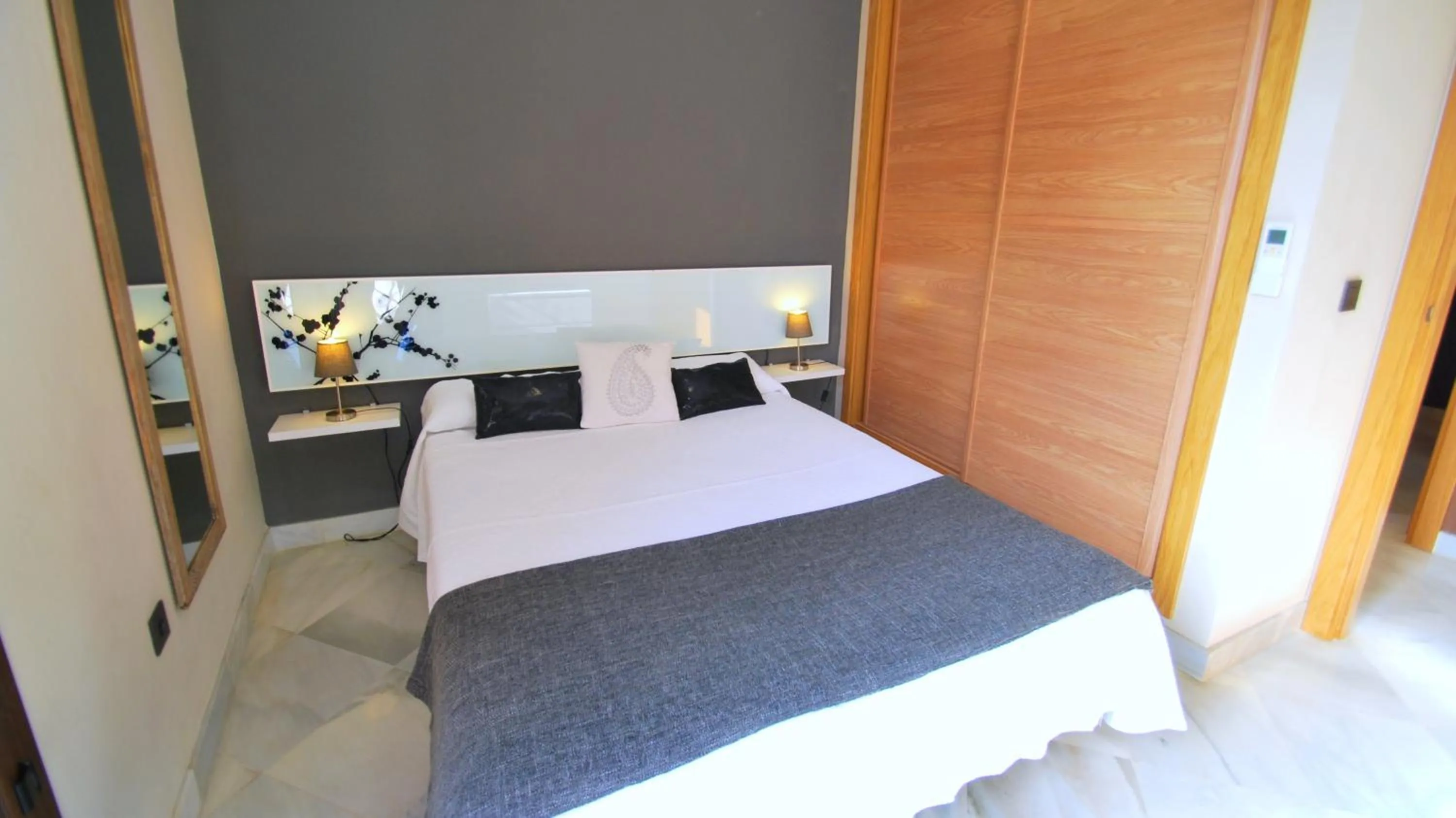 Bedroom, Bed in Living-Sevilla Apartments San Lorenzo