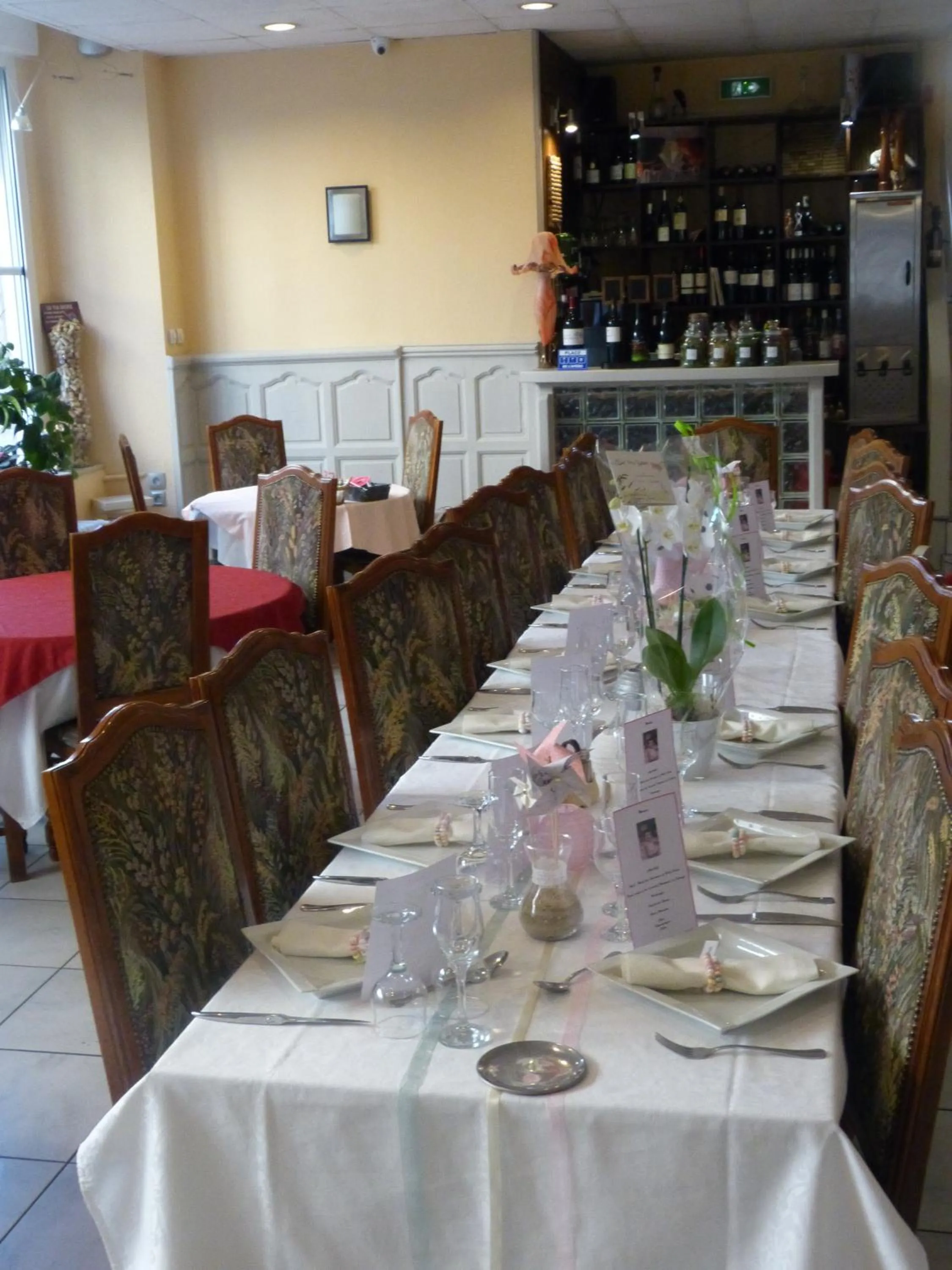 Restaurant/places to eat in le lion d'or