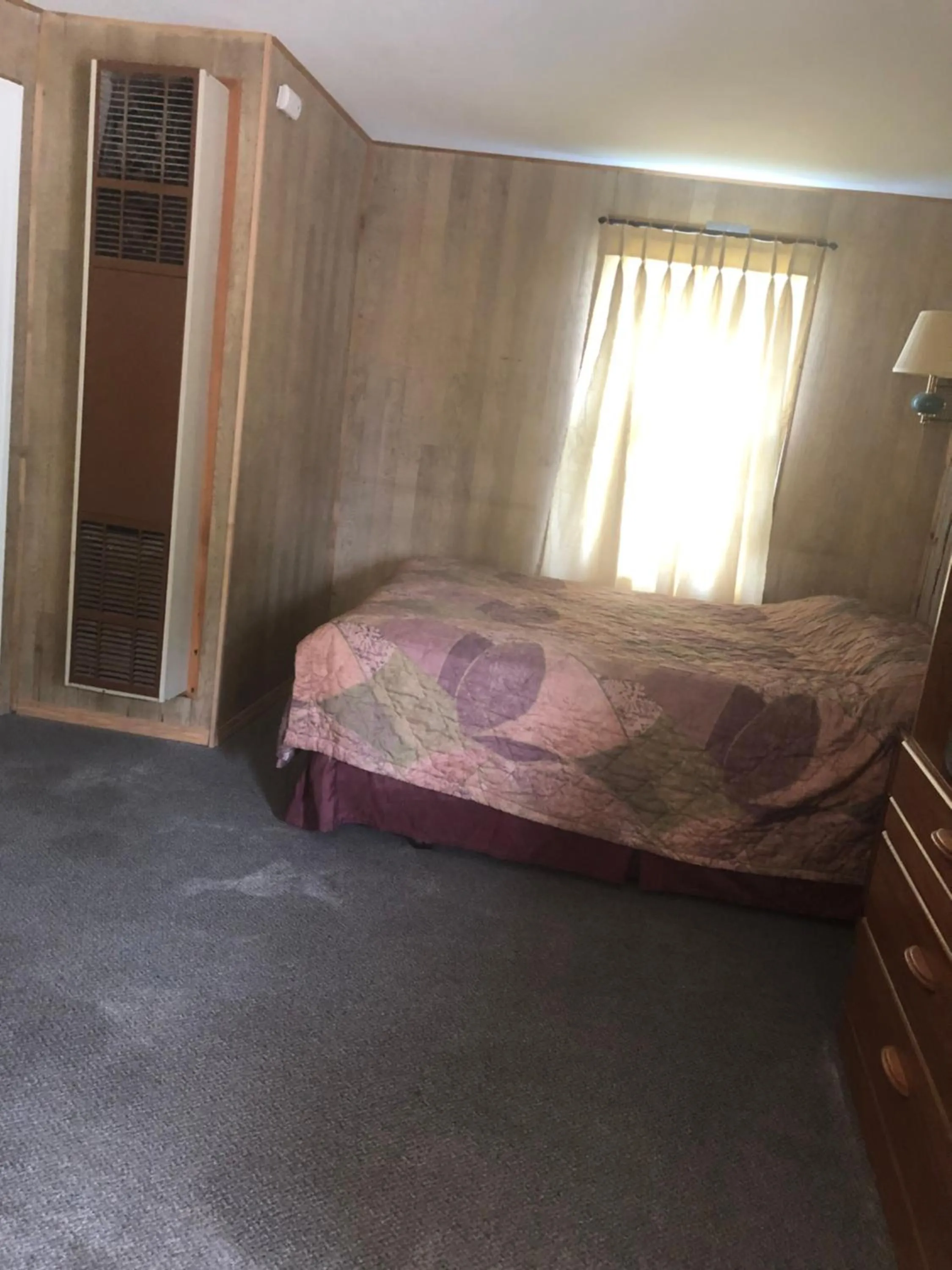 Bed in Coronado West Motel