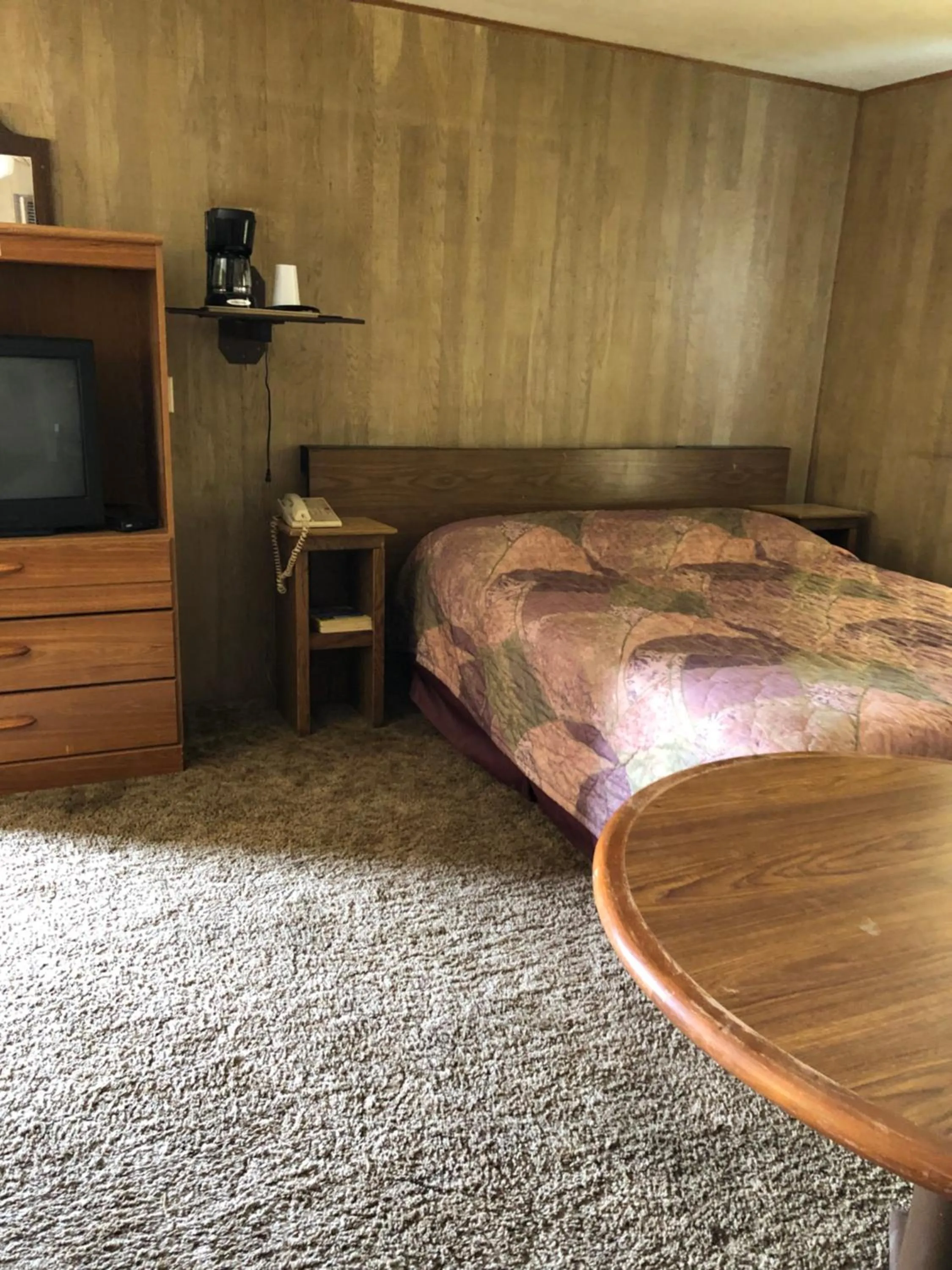 Bed in Coronado West Motel