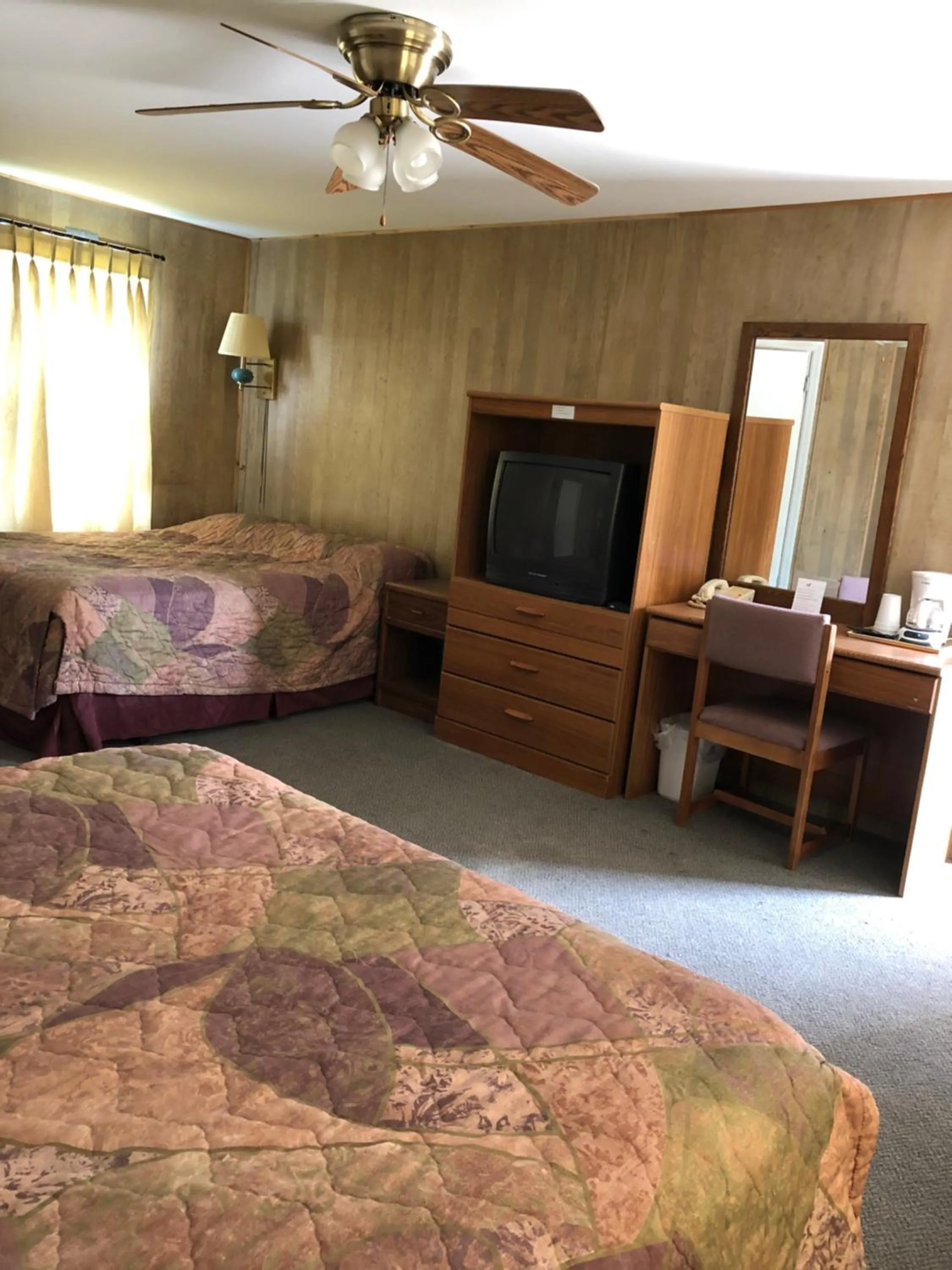 Bed in Coronado West Motel