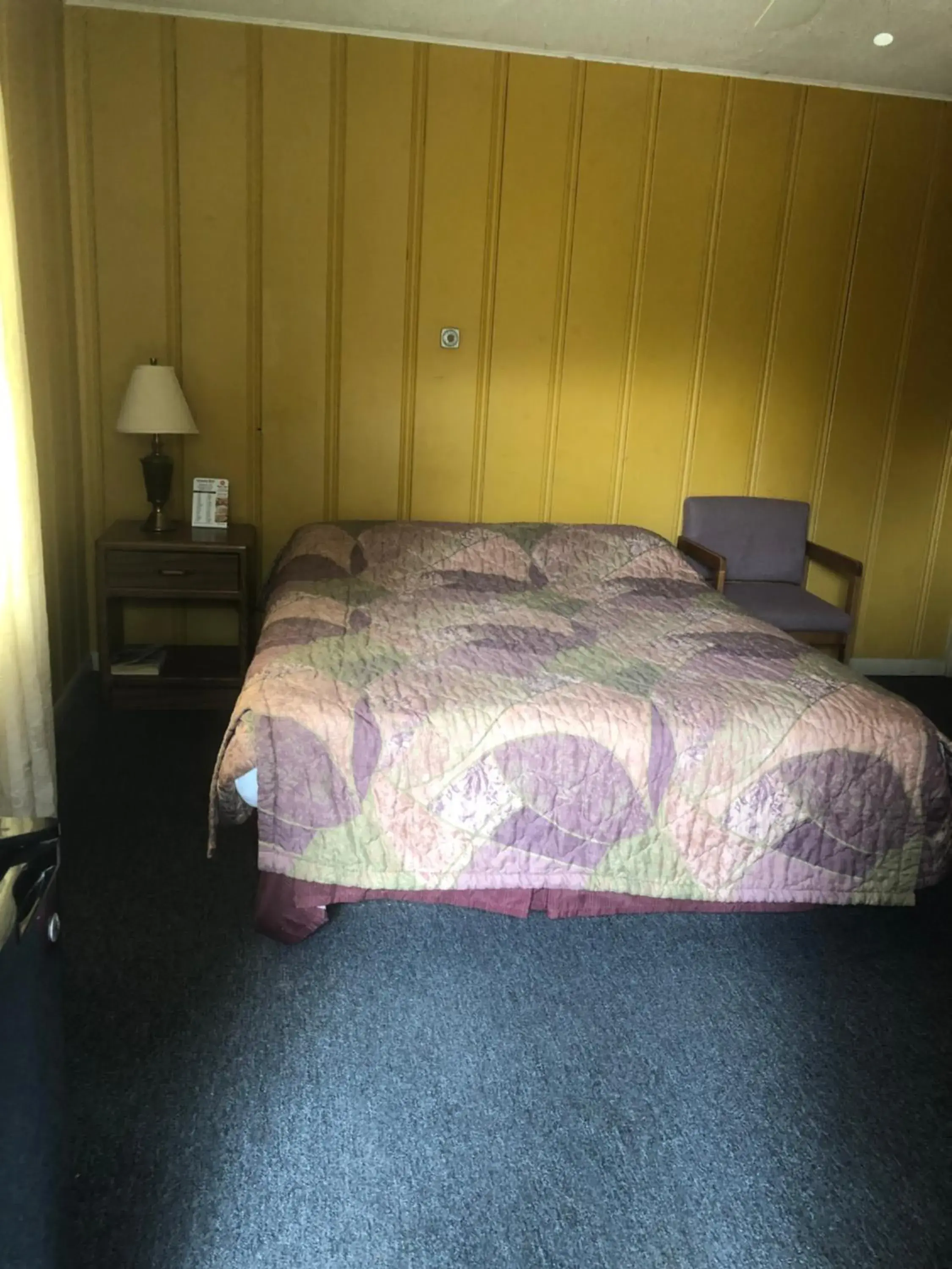 Budget Double or Twin Room - single occupancy in Coronado West Motel Budget Double or Twin Room - single occupancy in Coronado West Motel