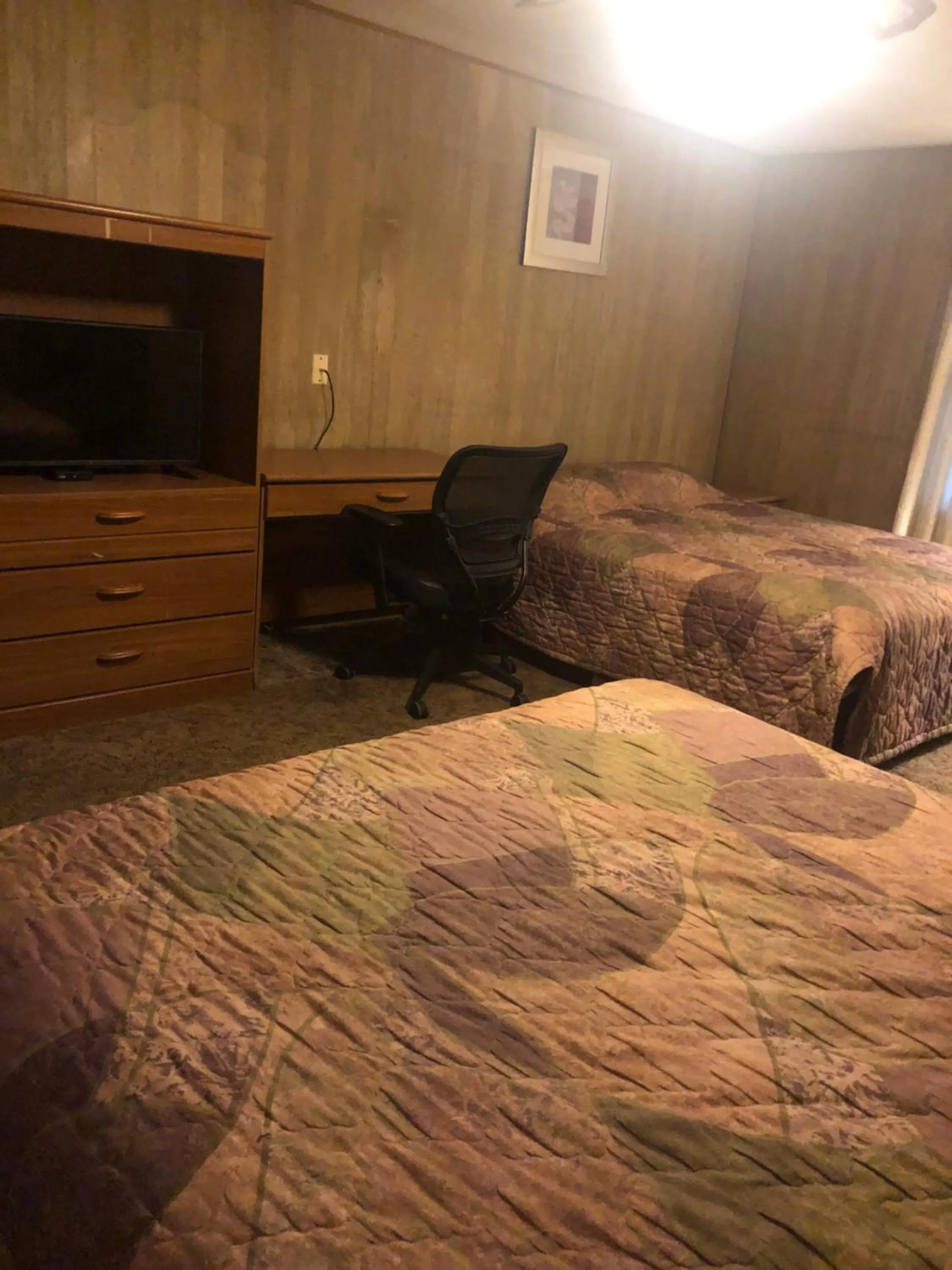 Bed in Coronado West Motel
