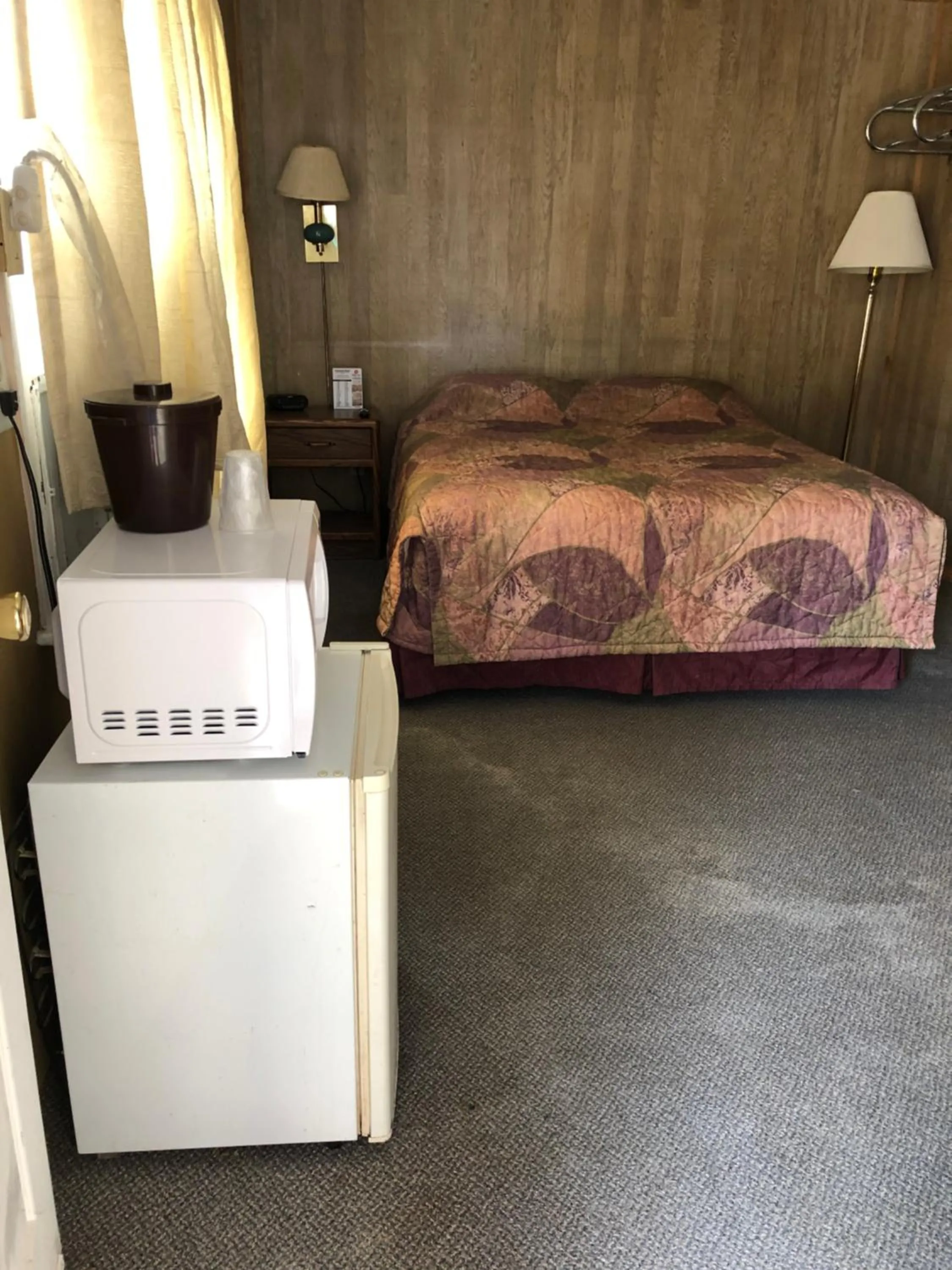 Bed in Coronado West Motel