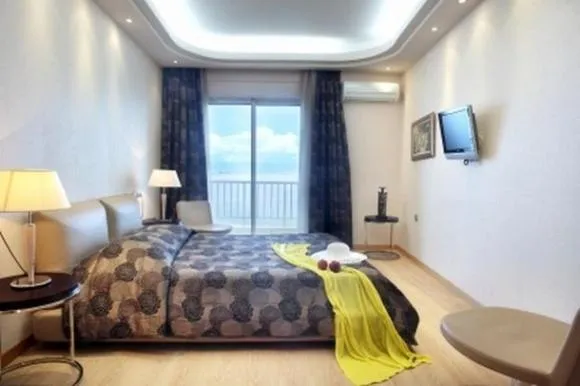 Suite with Sea View in Messinian Bay