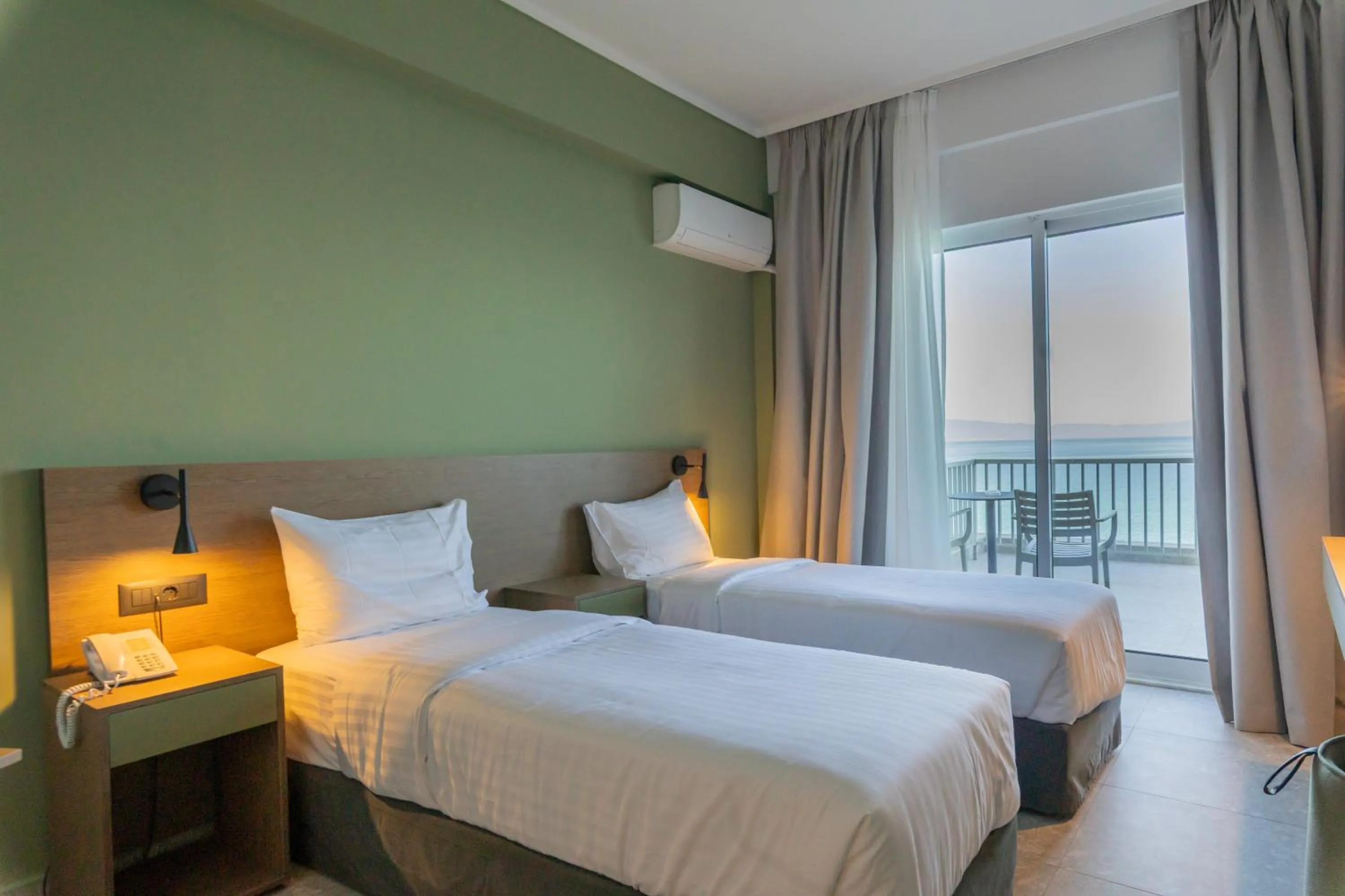 Photo of the whole room in Messinian Bay