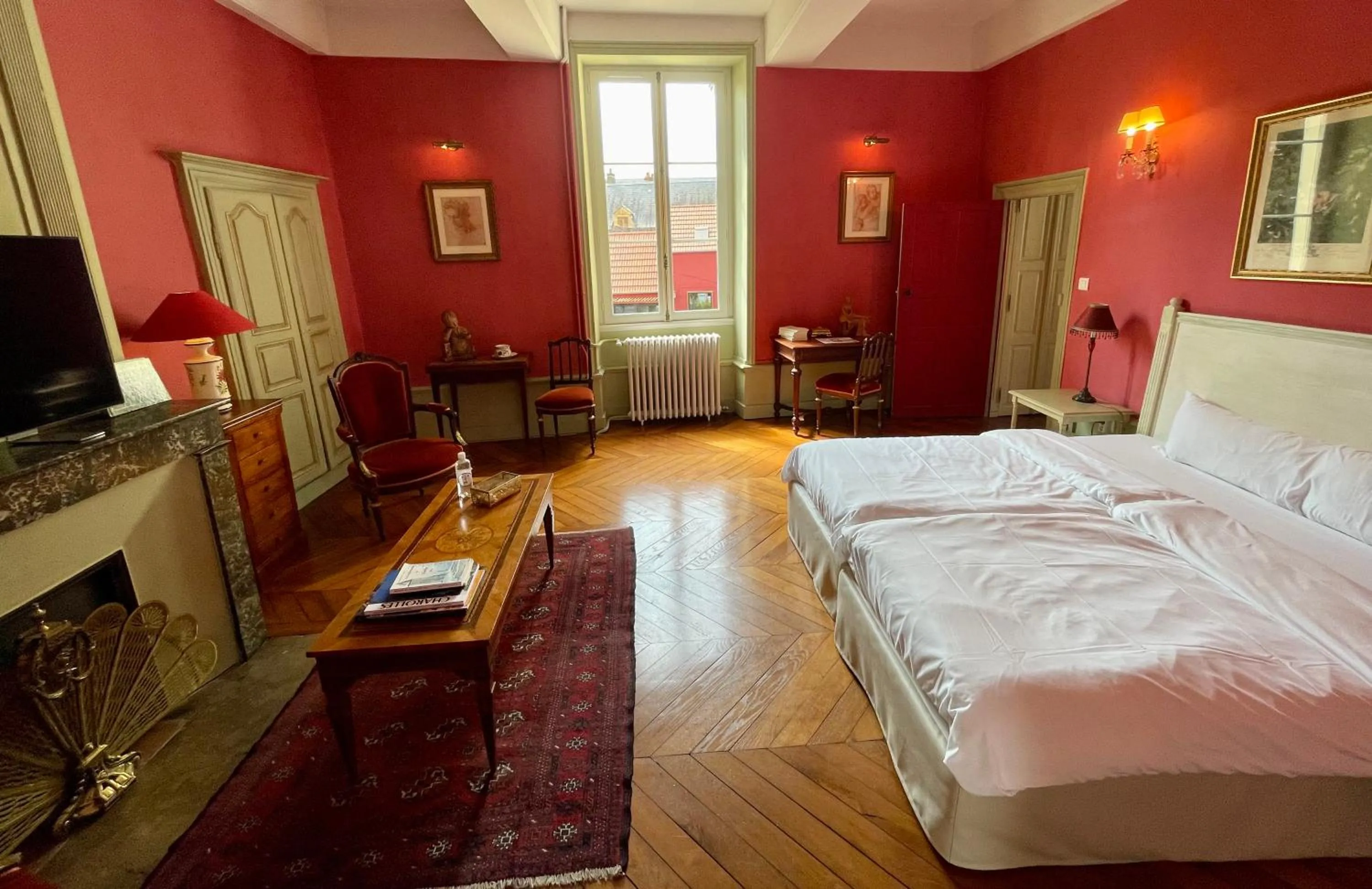 Photo of the whole room in Chambres d'Hôte Le Clos de L'Argolay