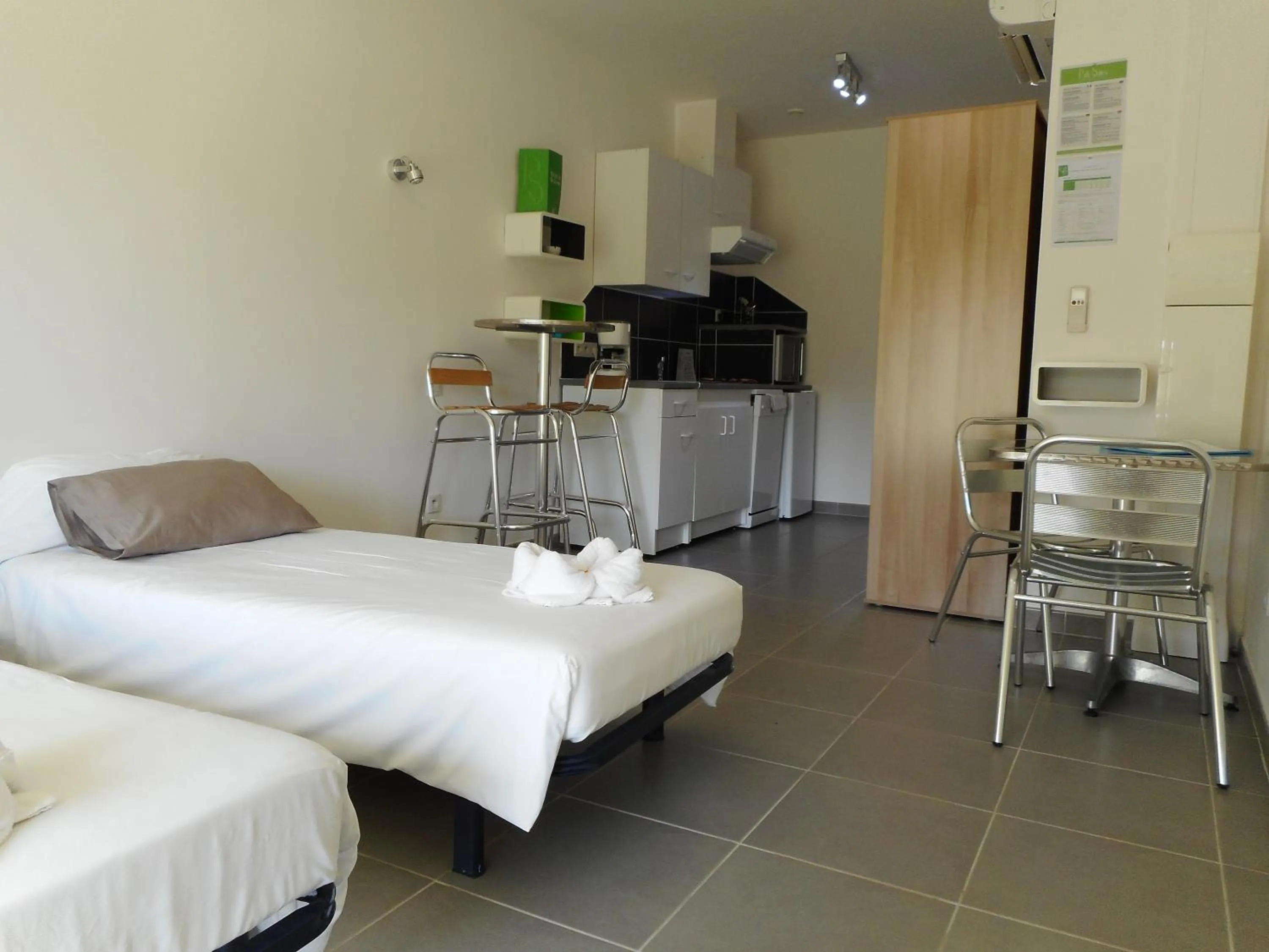 Photo of the whole room, Bed in Park & Suites Village Gorges de l'Hérault-Cévennes