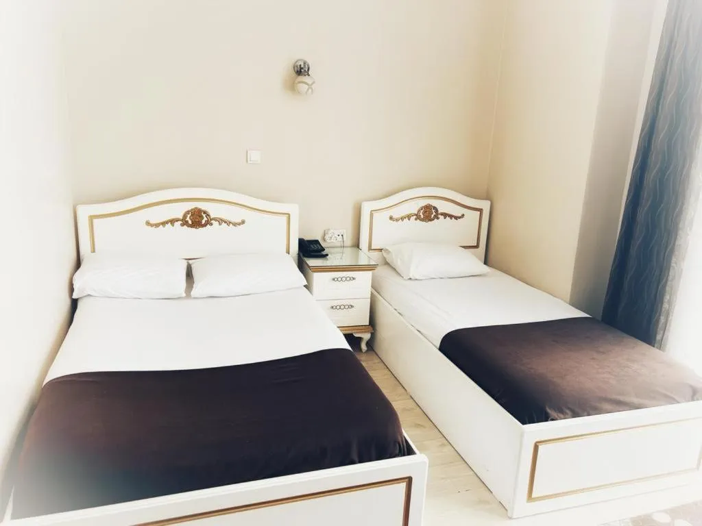 room service, Bed in Seref Hotel