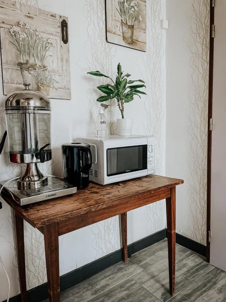 Coffee/tea facilities in Auberge de la Rivière