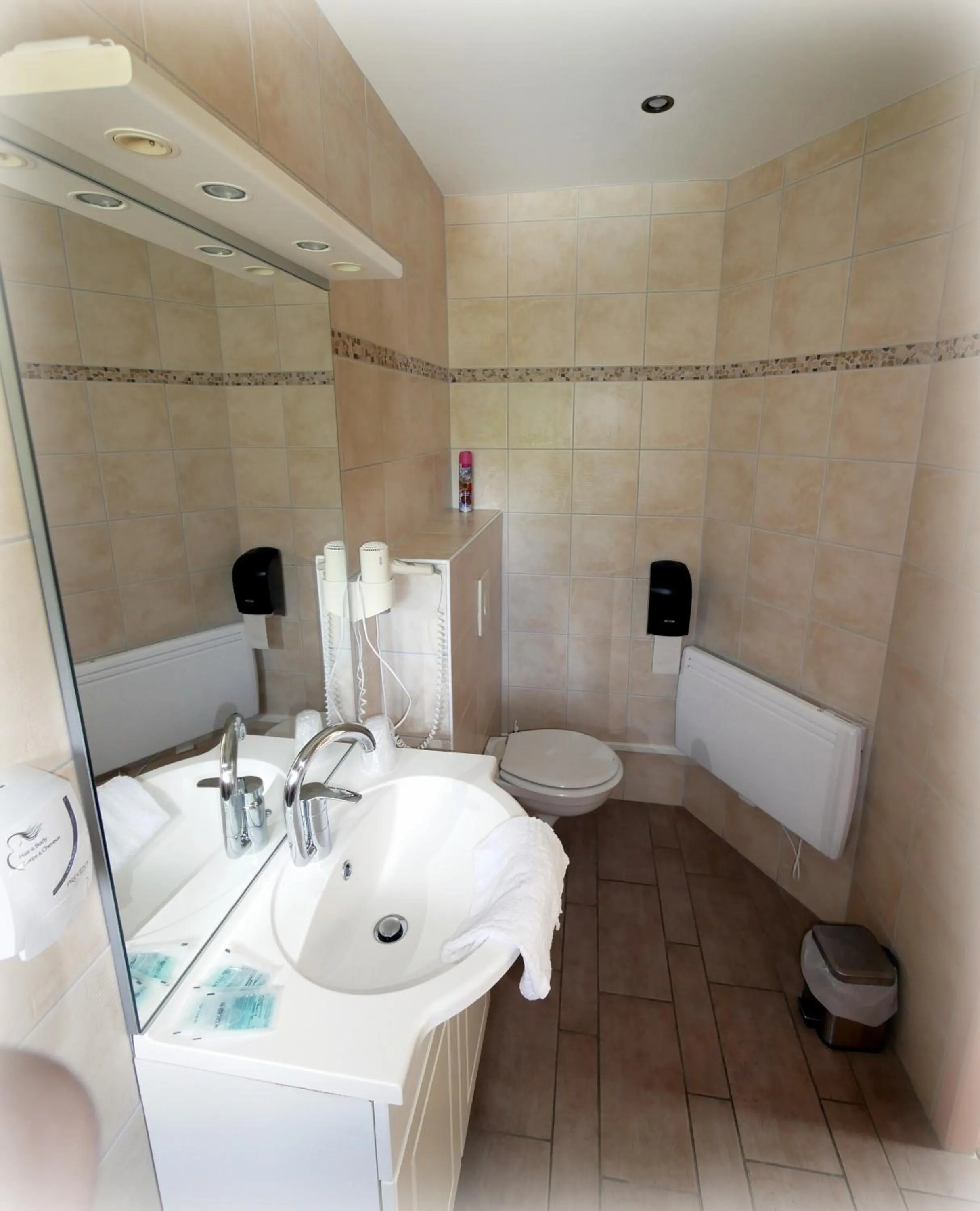 Shower in Auberge de la Rivière