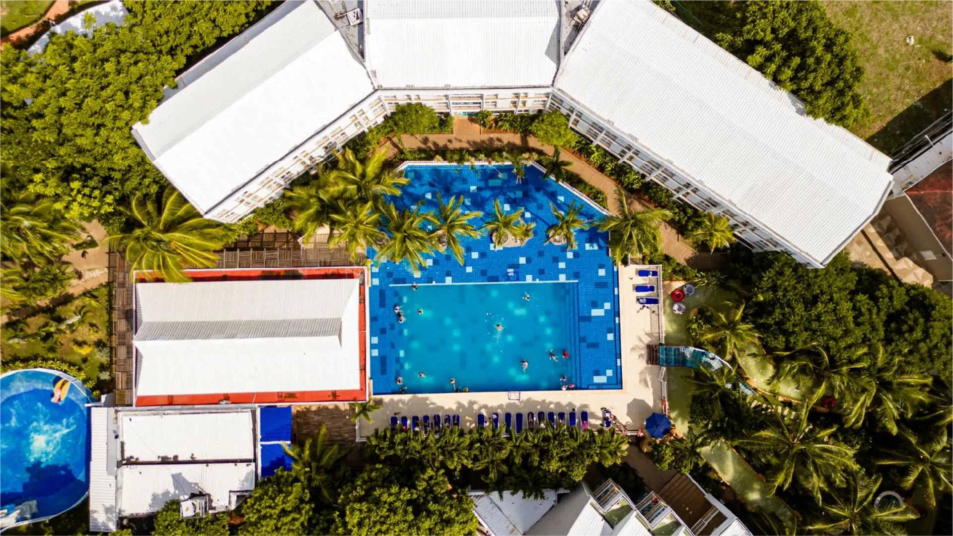 Pool view in Hotel Blue Cove by On vacation