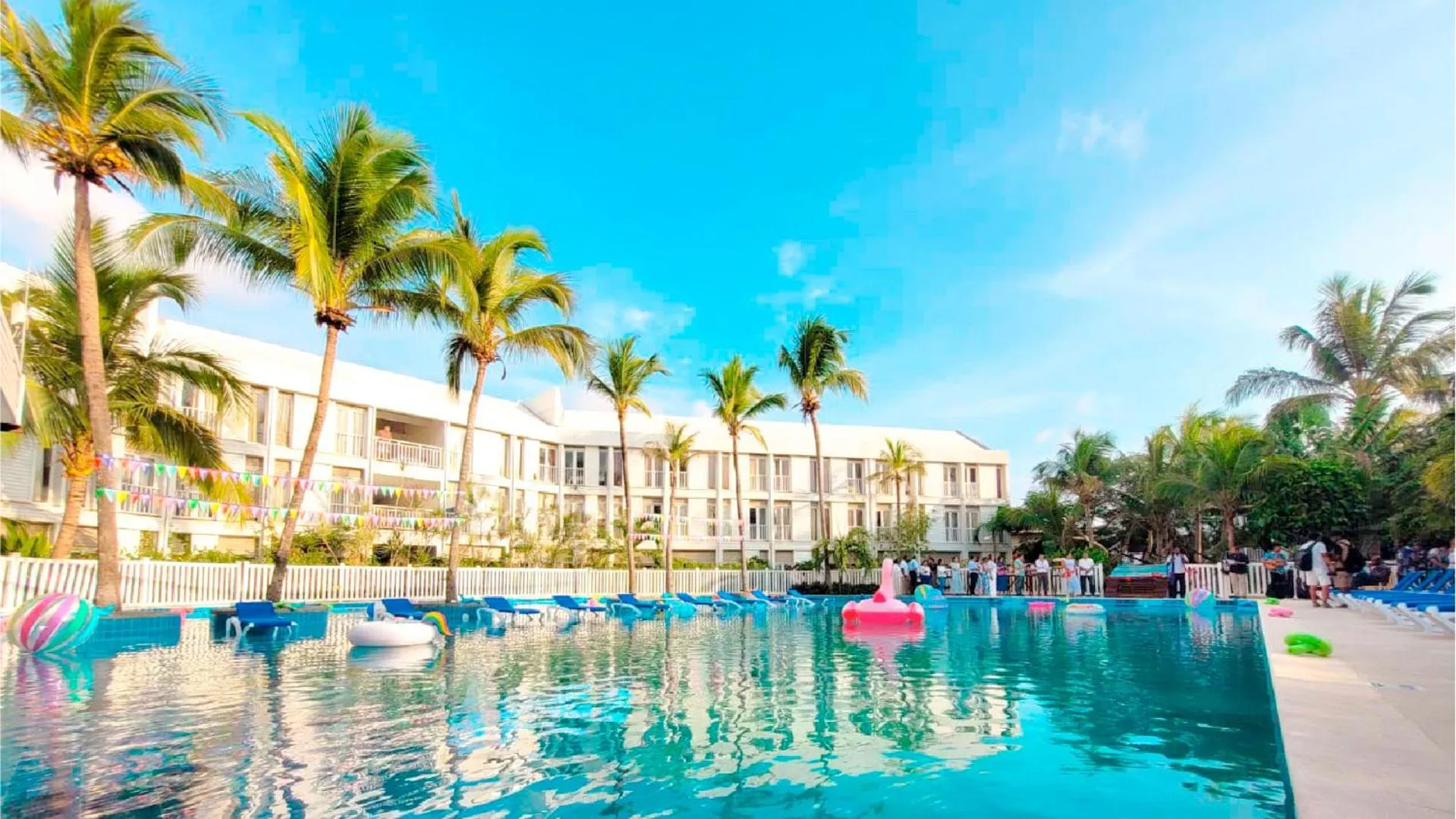 Pool view in Hotel Blue Cove by On vacation