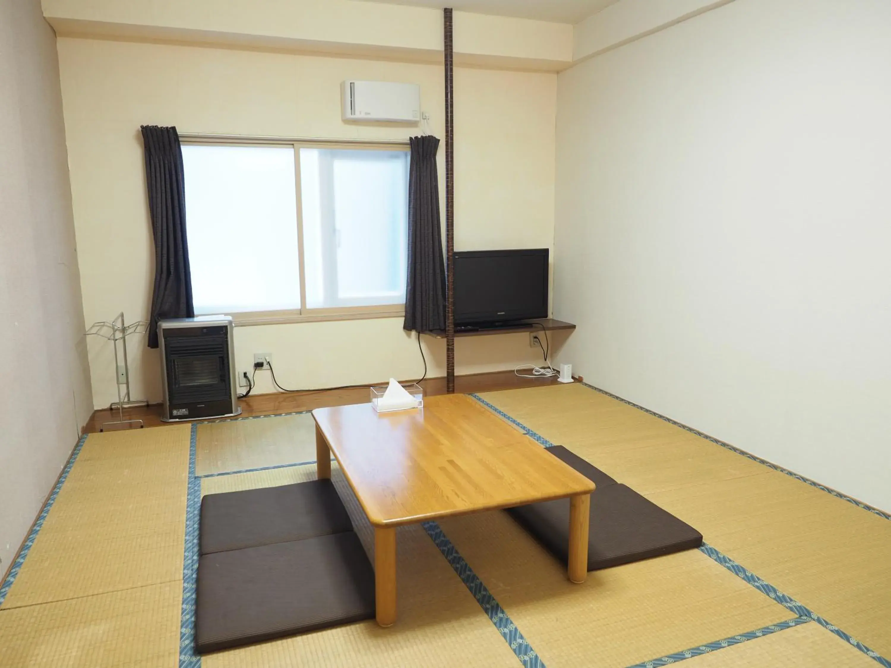 Japanese-Style Quadruple Room - single occupancy in Guest House Moshiripa Japanese-Style Quadruple Room - single occupancy in Guest House Moshiripa