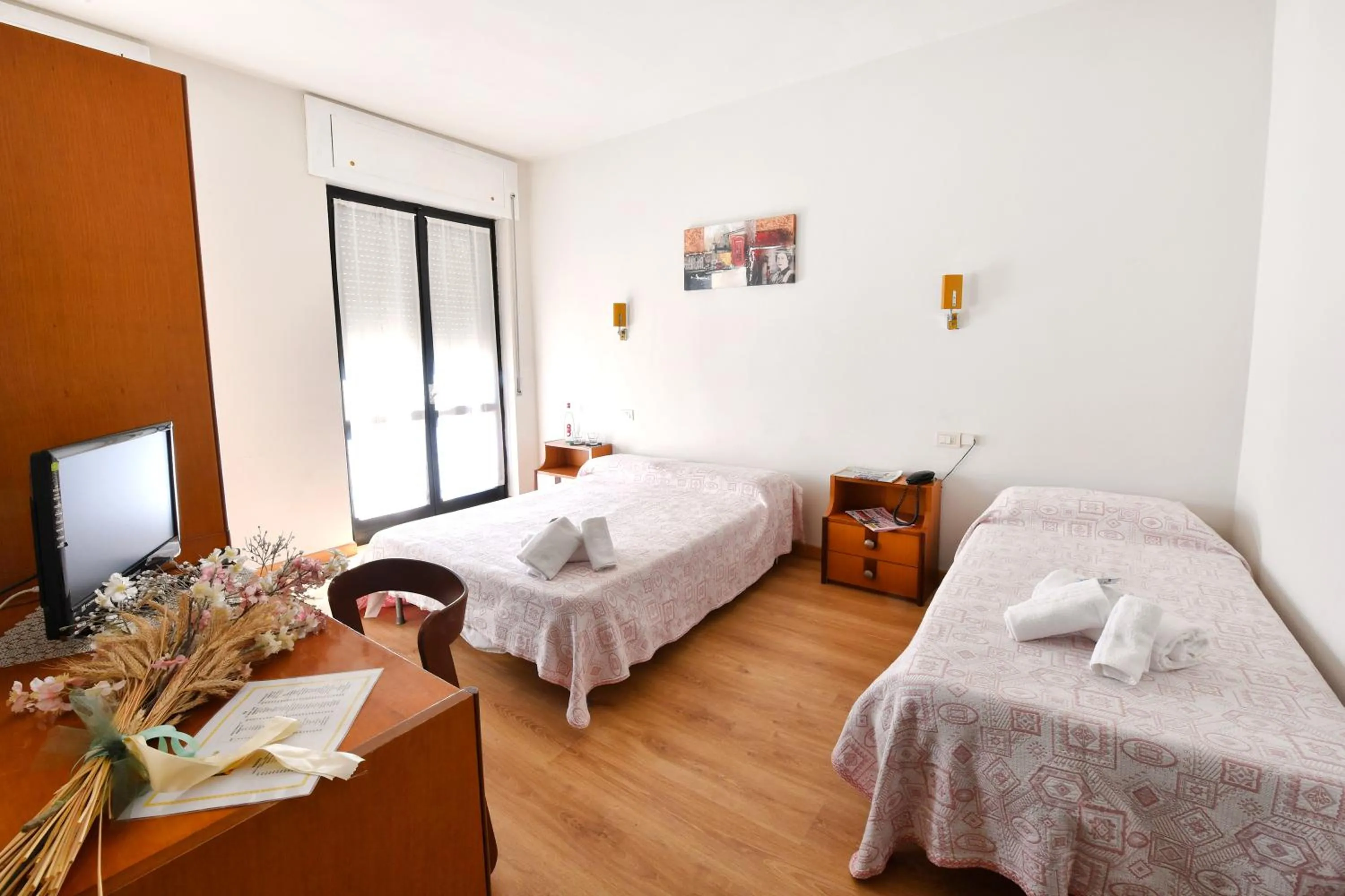 Balcony/Terrace, Bed in Hotel Motel Europa