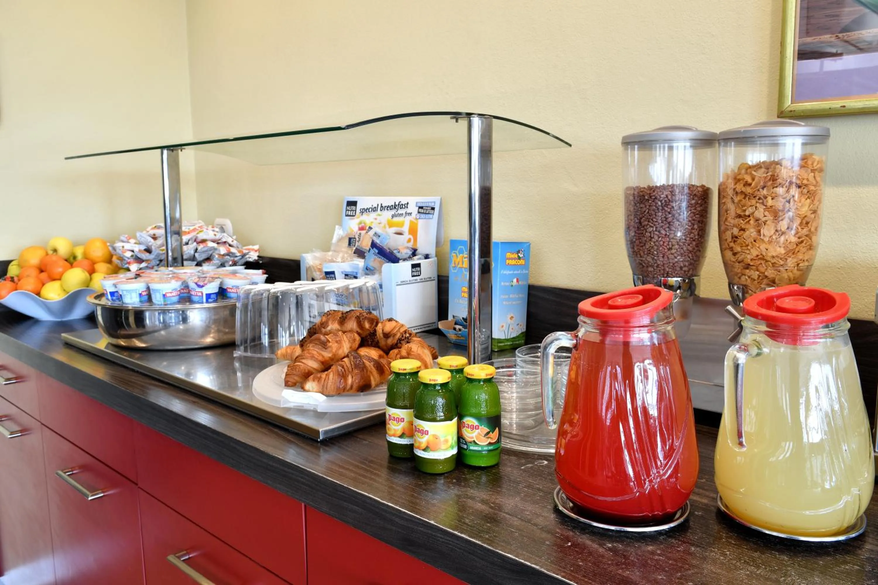 Buffet breakfast in Hotel Motel Europa