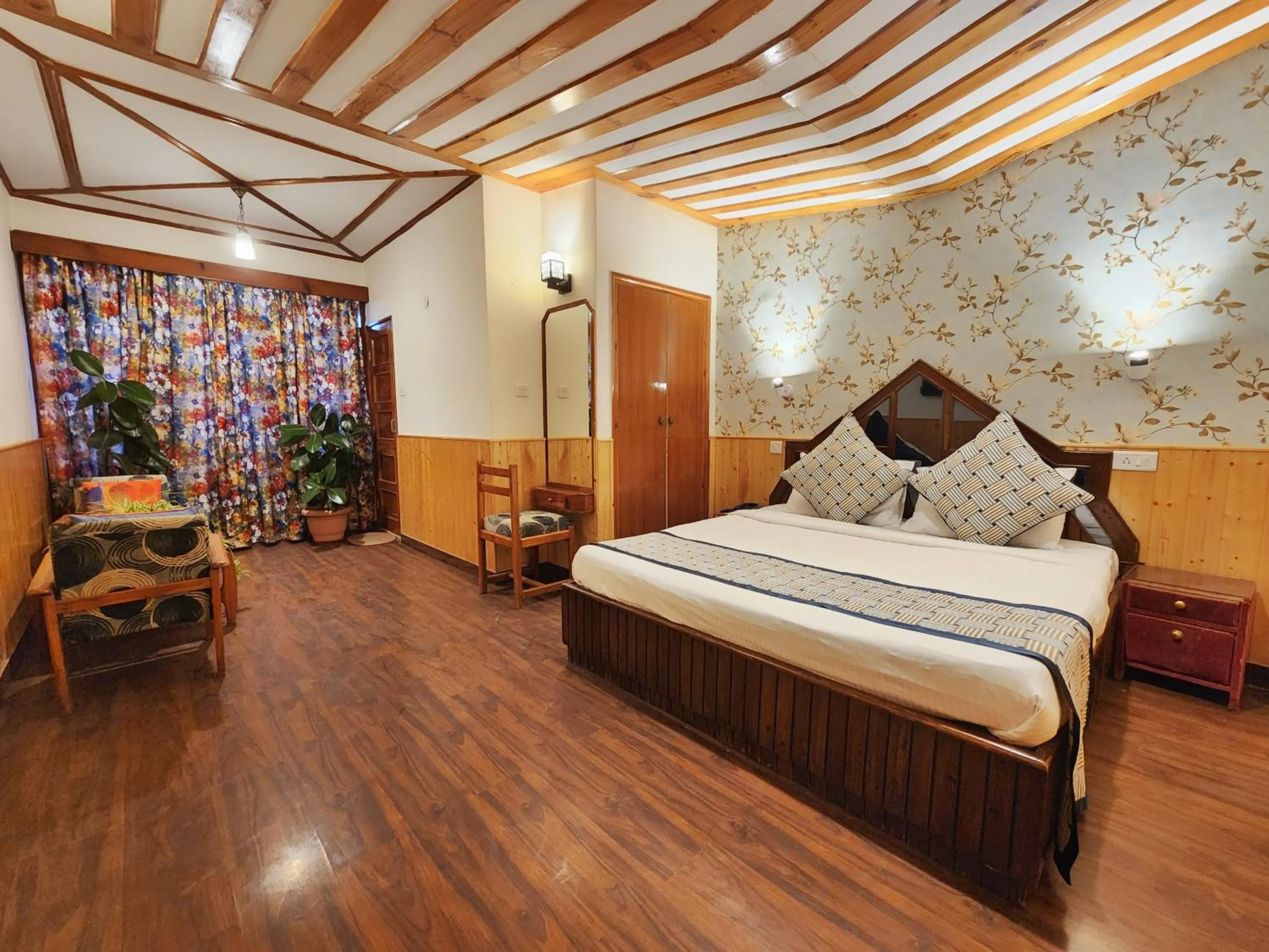 Bed in Hotel Pineview Shimla