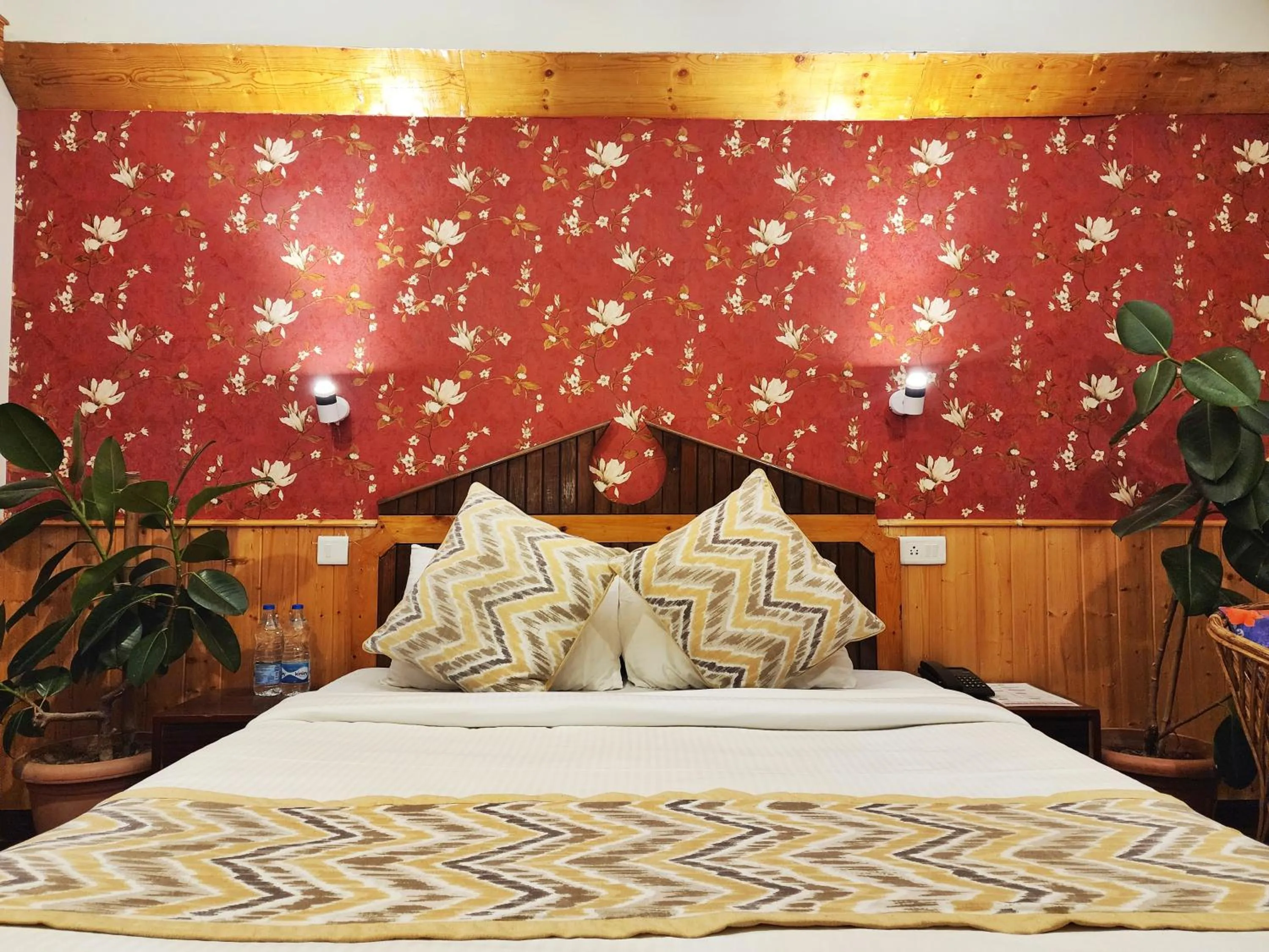 Bed in Hotel Pineview Shimla