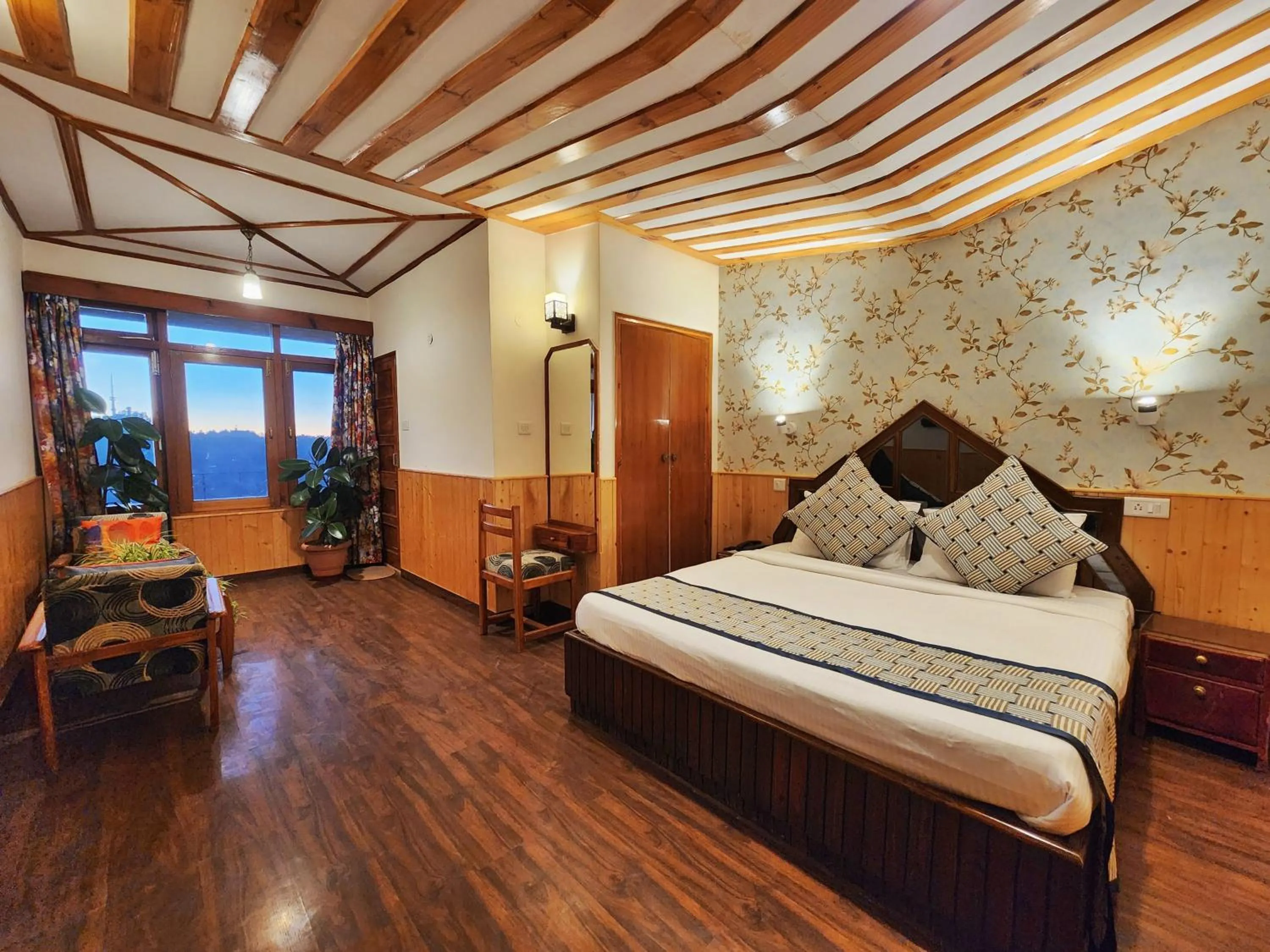 Bed in Hotel Pineview Shimla