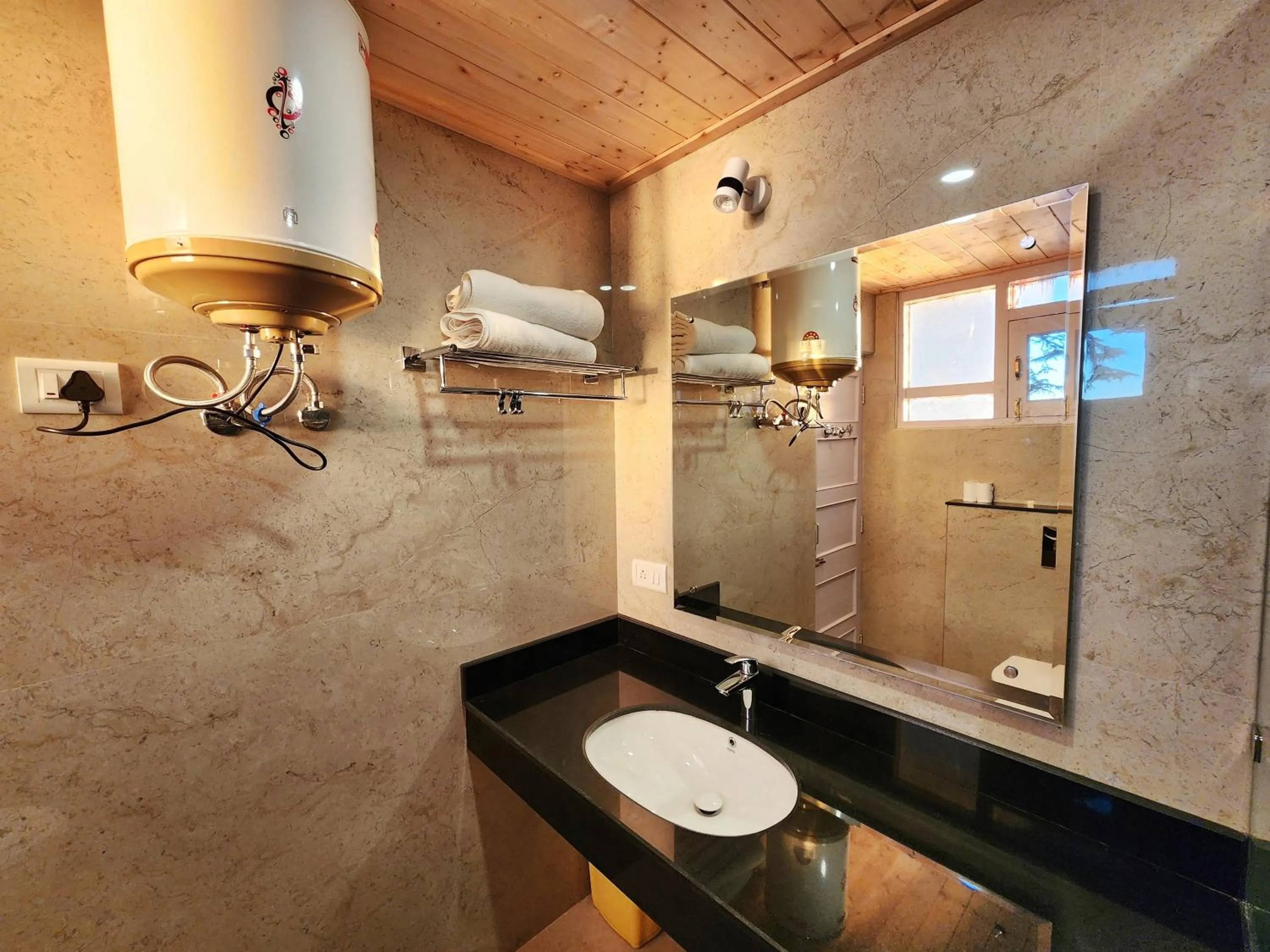 Hotel Pineview Shimla