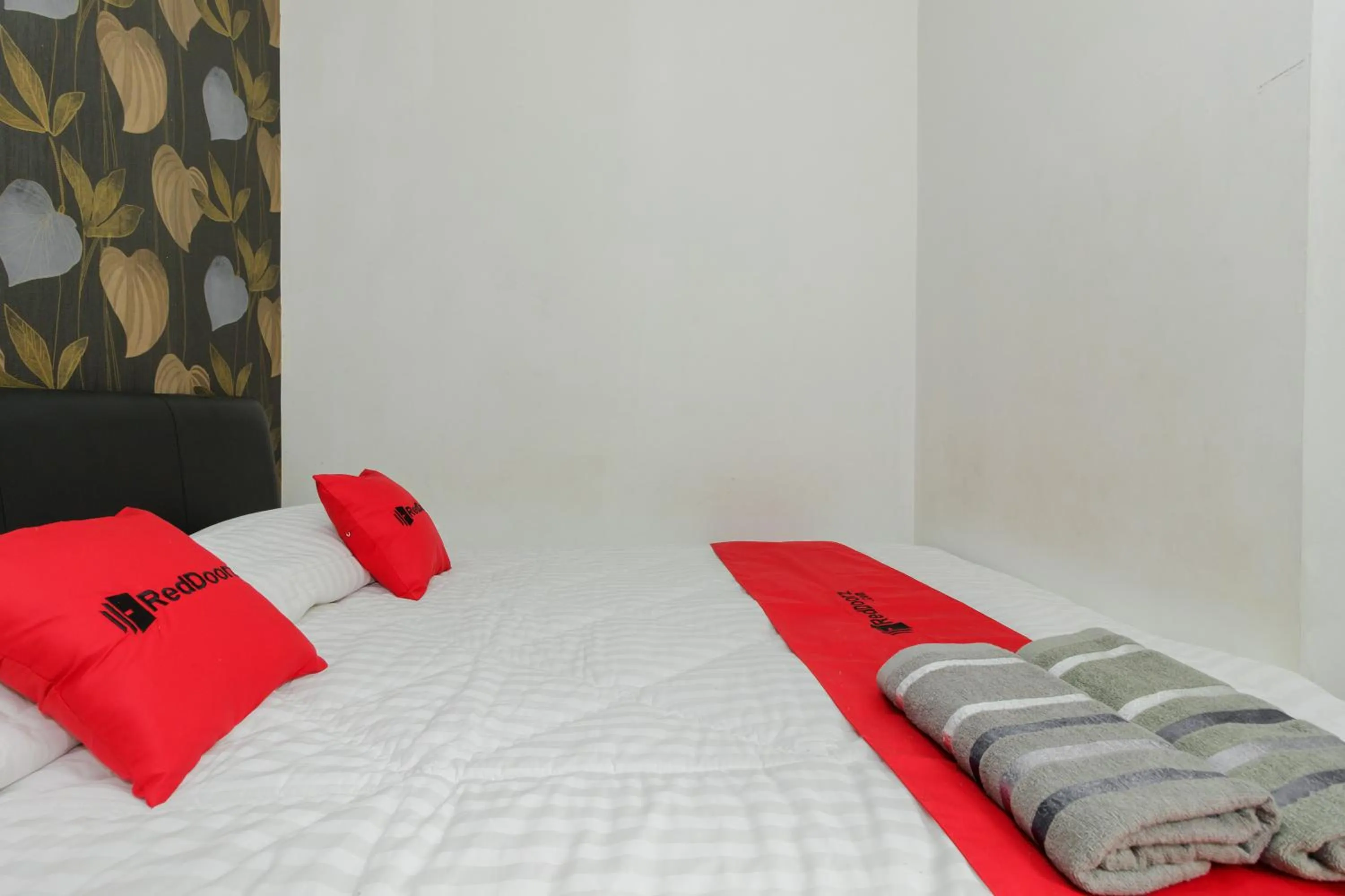 Bedroom in RedDoorz Syariah At Taman Bendungan Asahan