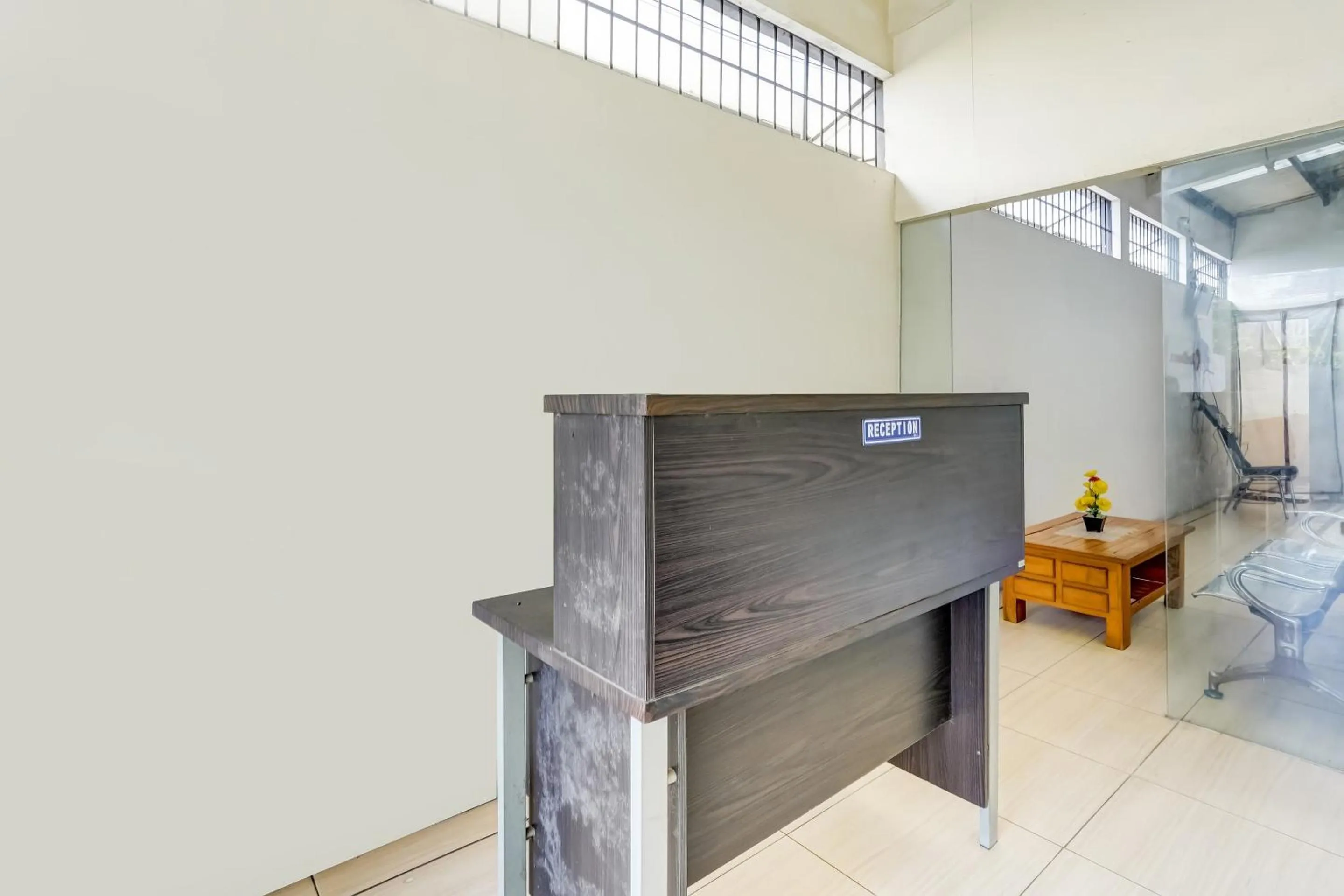 Lobby or reception in OYO 91361 Benlin D'kost Syariah