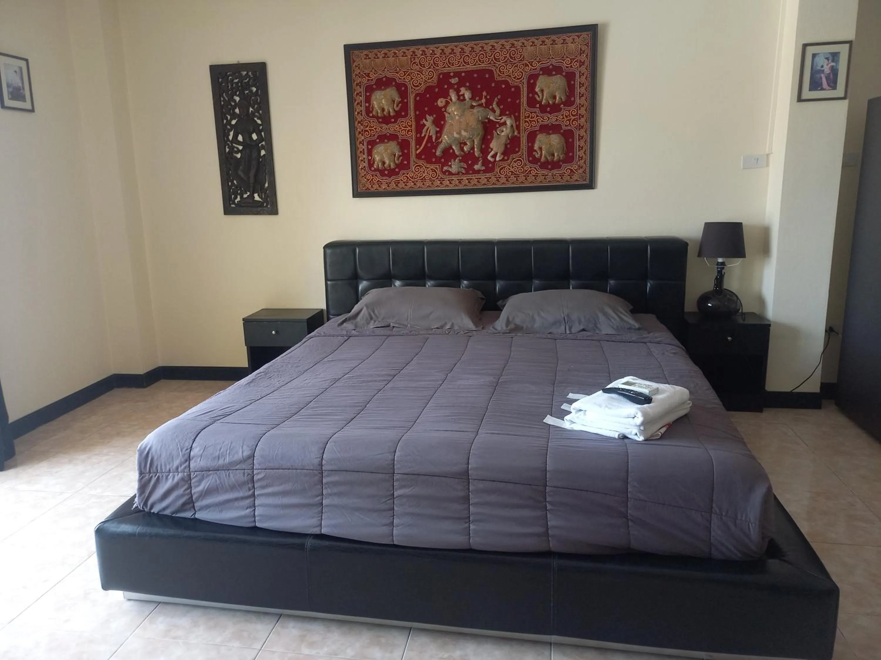 Bedroom, Bed in Dania