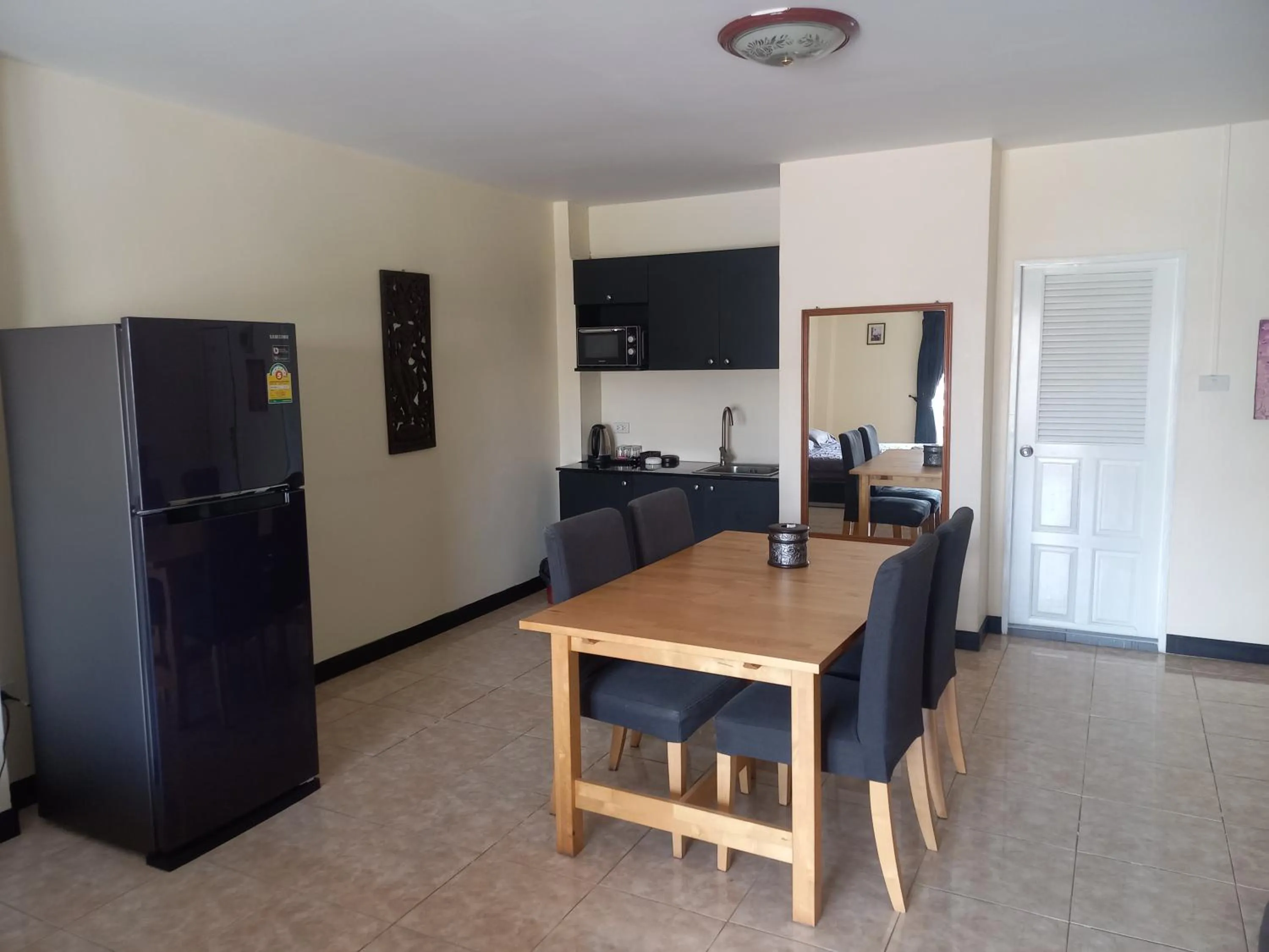 Kitchen or kitchenette in Dania