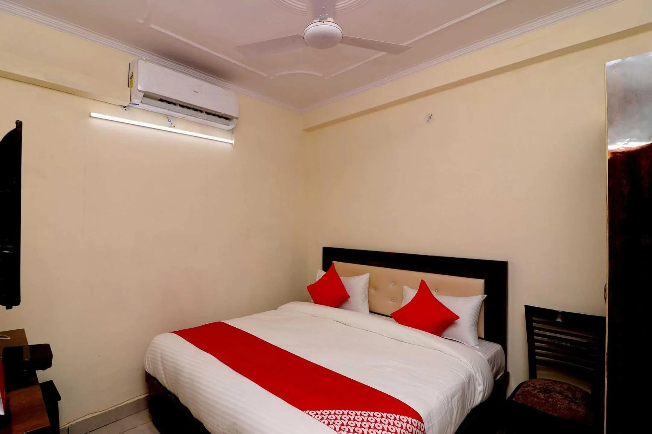 Bedroom, Bed in Hotel O Karan stay