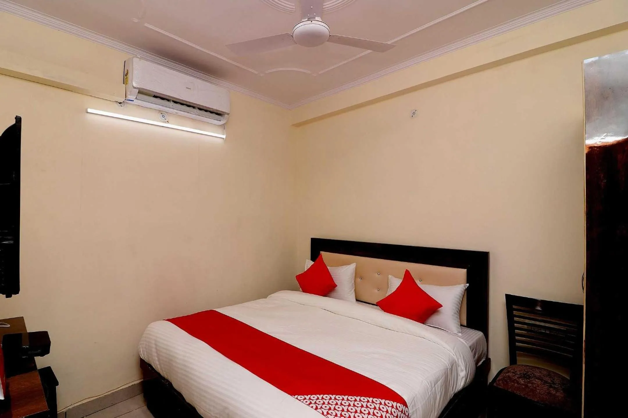 Bedroom, Bed in Hotel O Karan stay