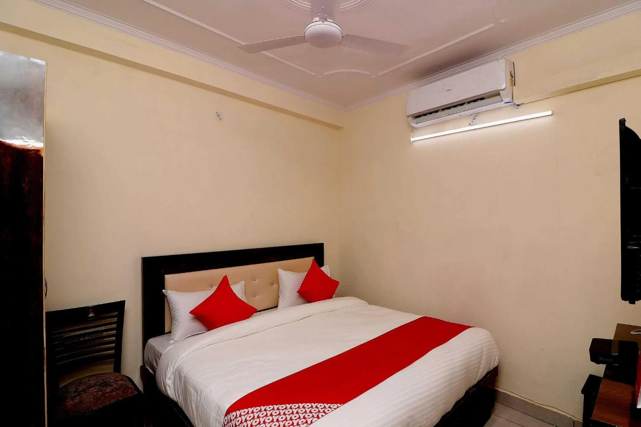 Bedroom, Bed in Hotel O Karan stay