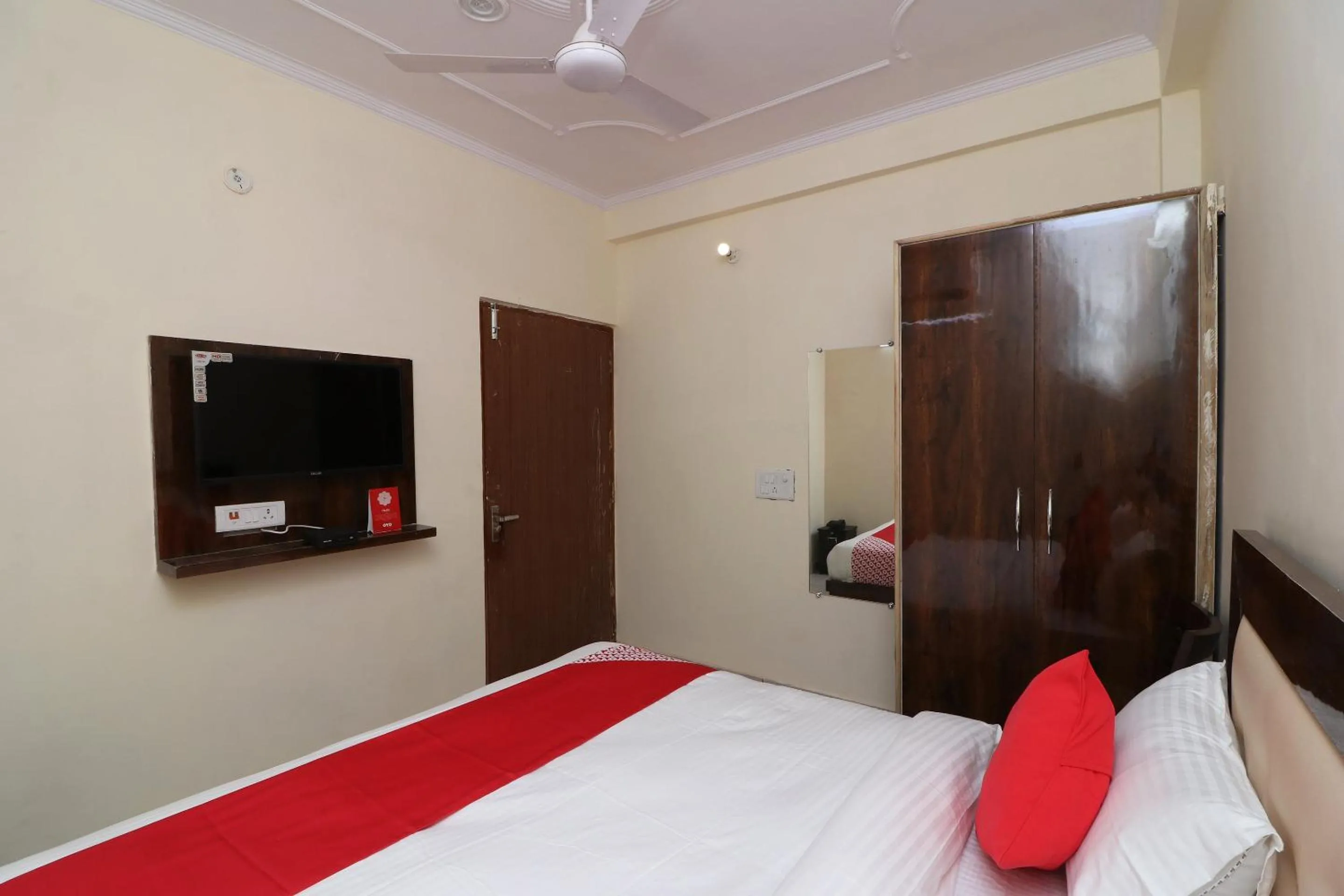 Bedroom, Bed in Hotel O Karan stay