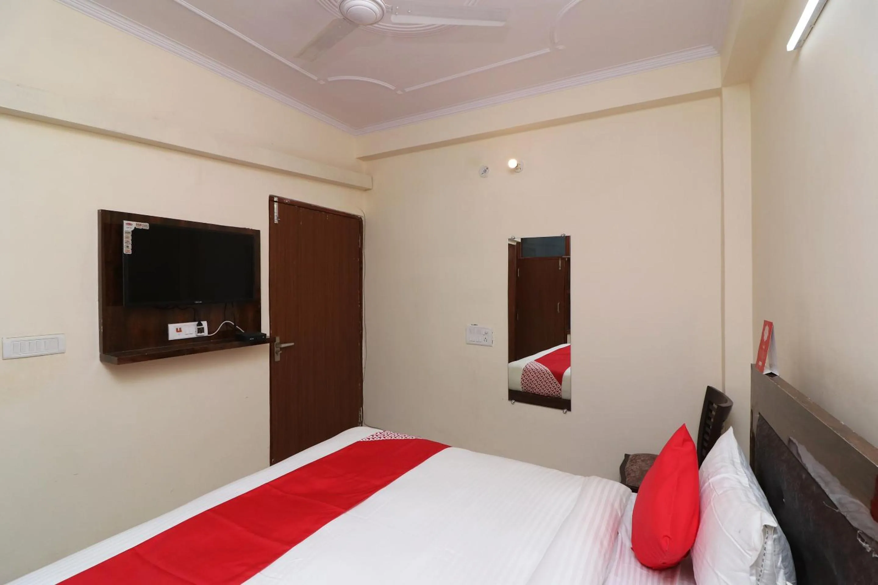 Bedroom, Bed in Hotel O Karan stay