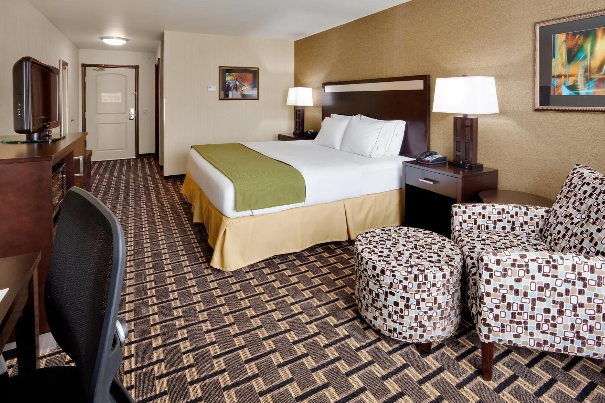 Photo of the whole room, Bed in Holiday Inn Express and Suites Limerick - Pottstown by IHG
