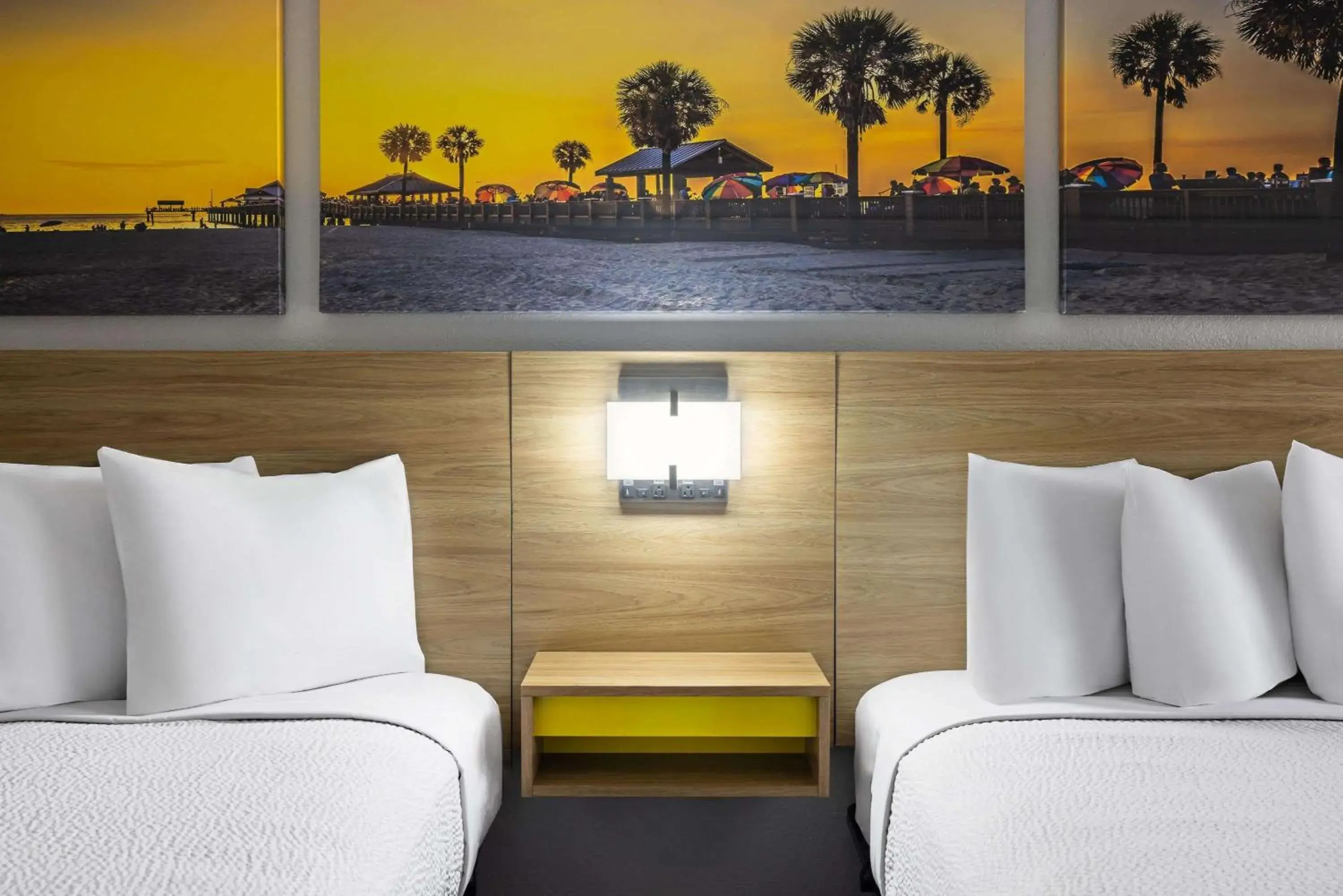 Deluxe Double Room with Two Double Beds - Non-Smoking in Days Inn by Wyndham Ladson Summerville Charleston Deluxe Double Room with Two Double Beds - Non-Smoking in Days Inn by Wyndham Ladson Summerville Charleston