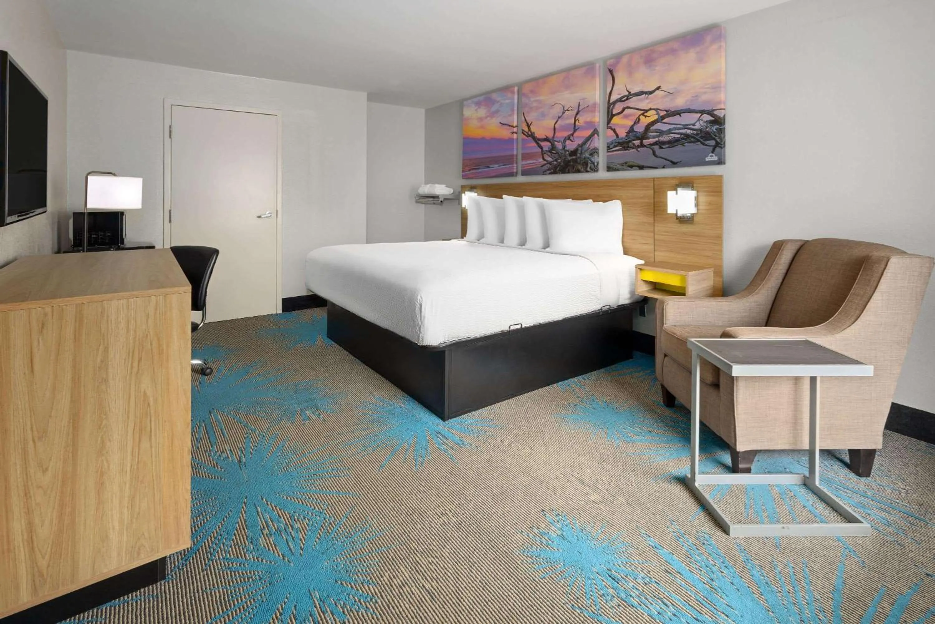 Photo of the whole room, Bed in Days Inn by Wyndham Ladson Summerville Charleston