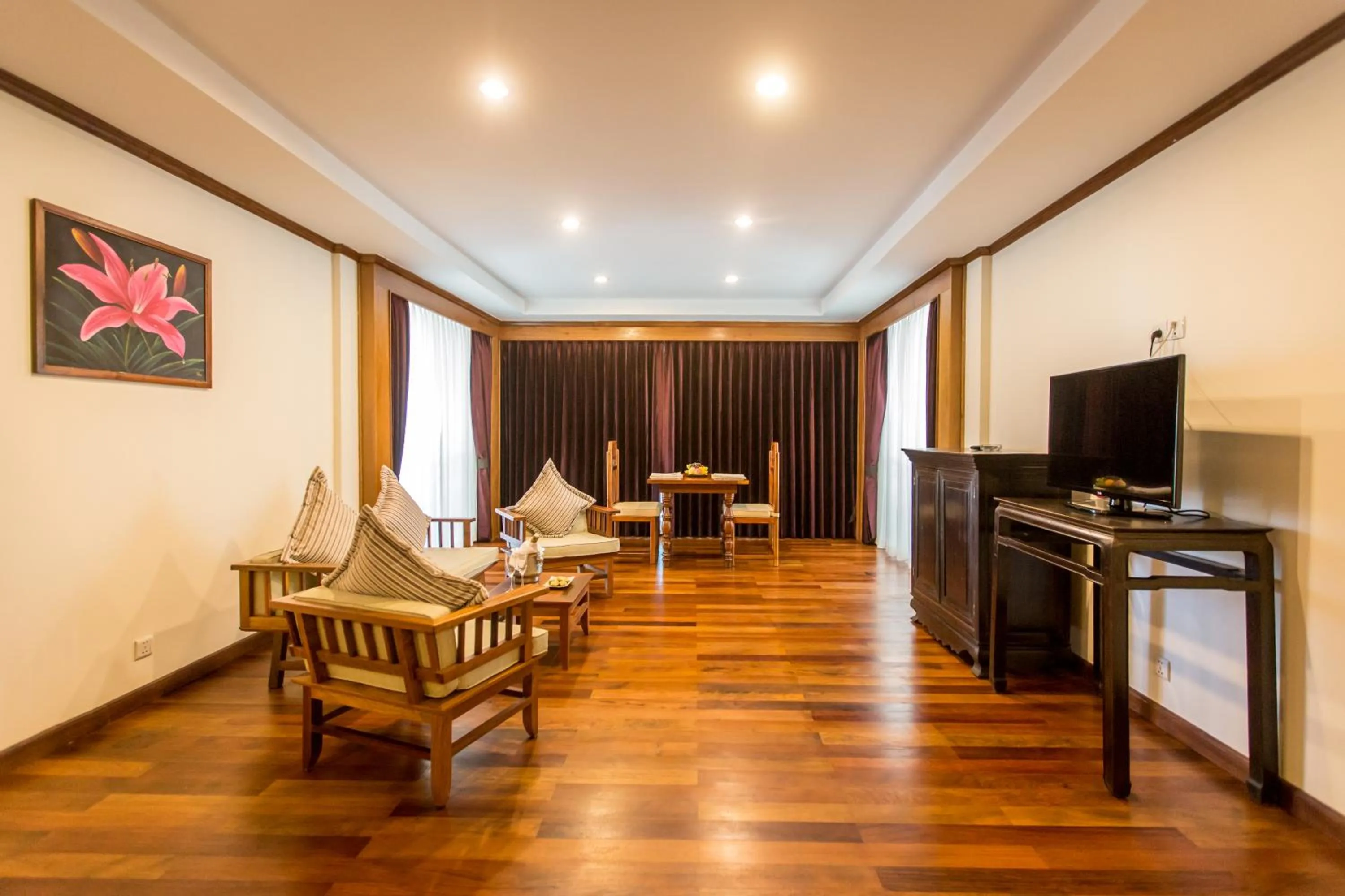 TV and multimedia in Empress Residence Resort and Spa