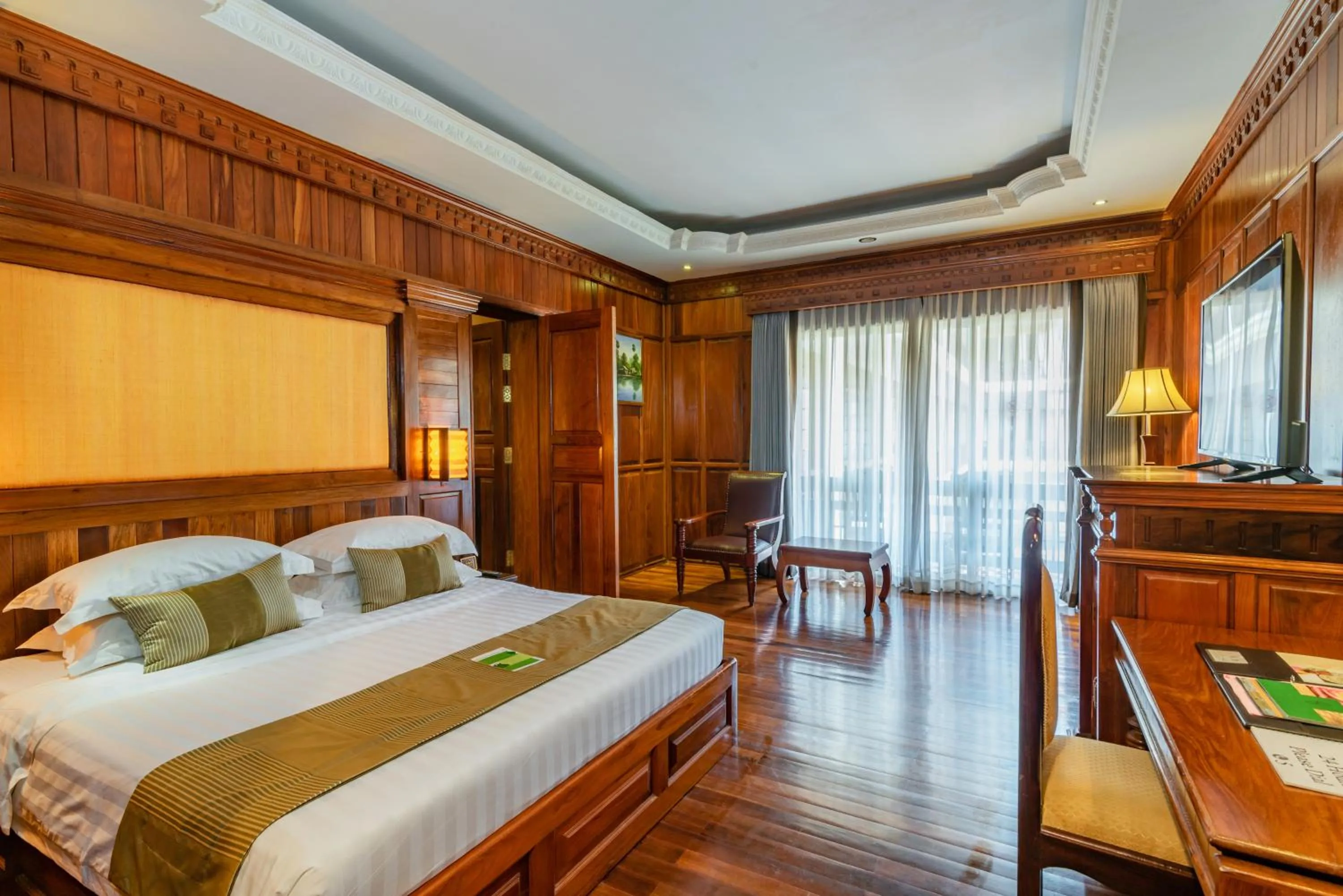 Photo of the whole room, Bed in Empress Residence Resort and Spa