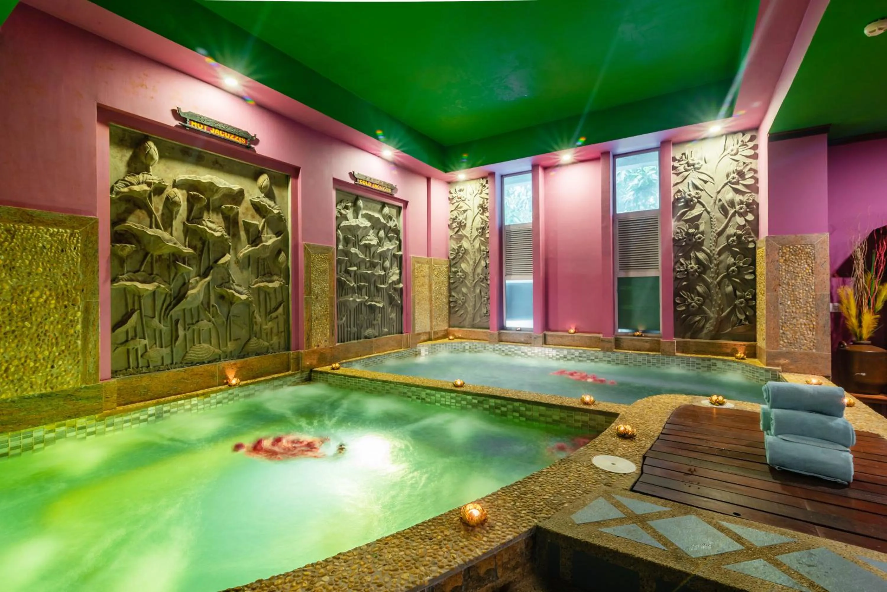 Hot Tub in Empress Residence Resort and Spa