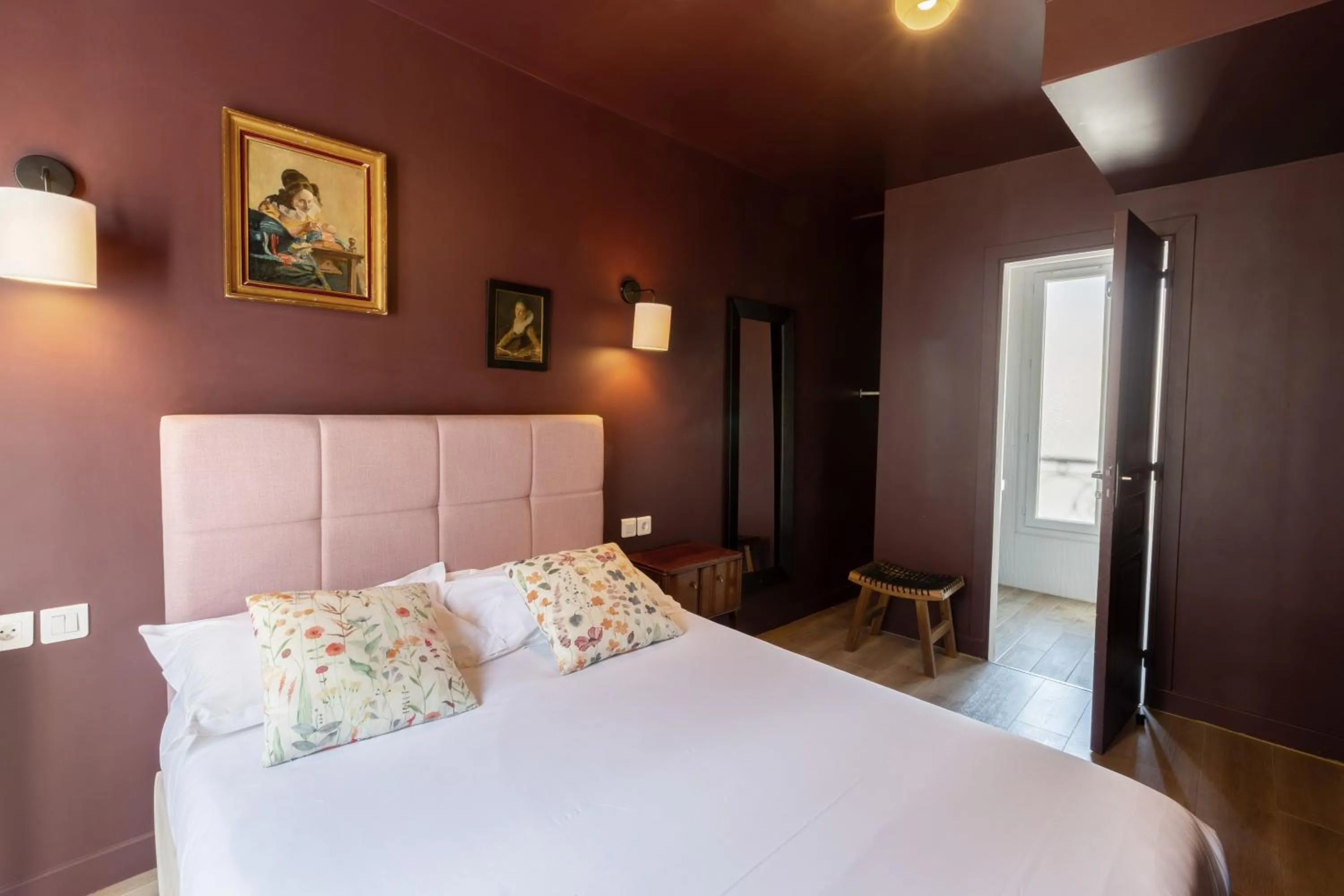 Photo of the whole room, Bed in Hôtel Maât Etoile