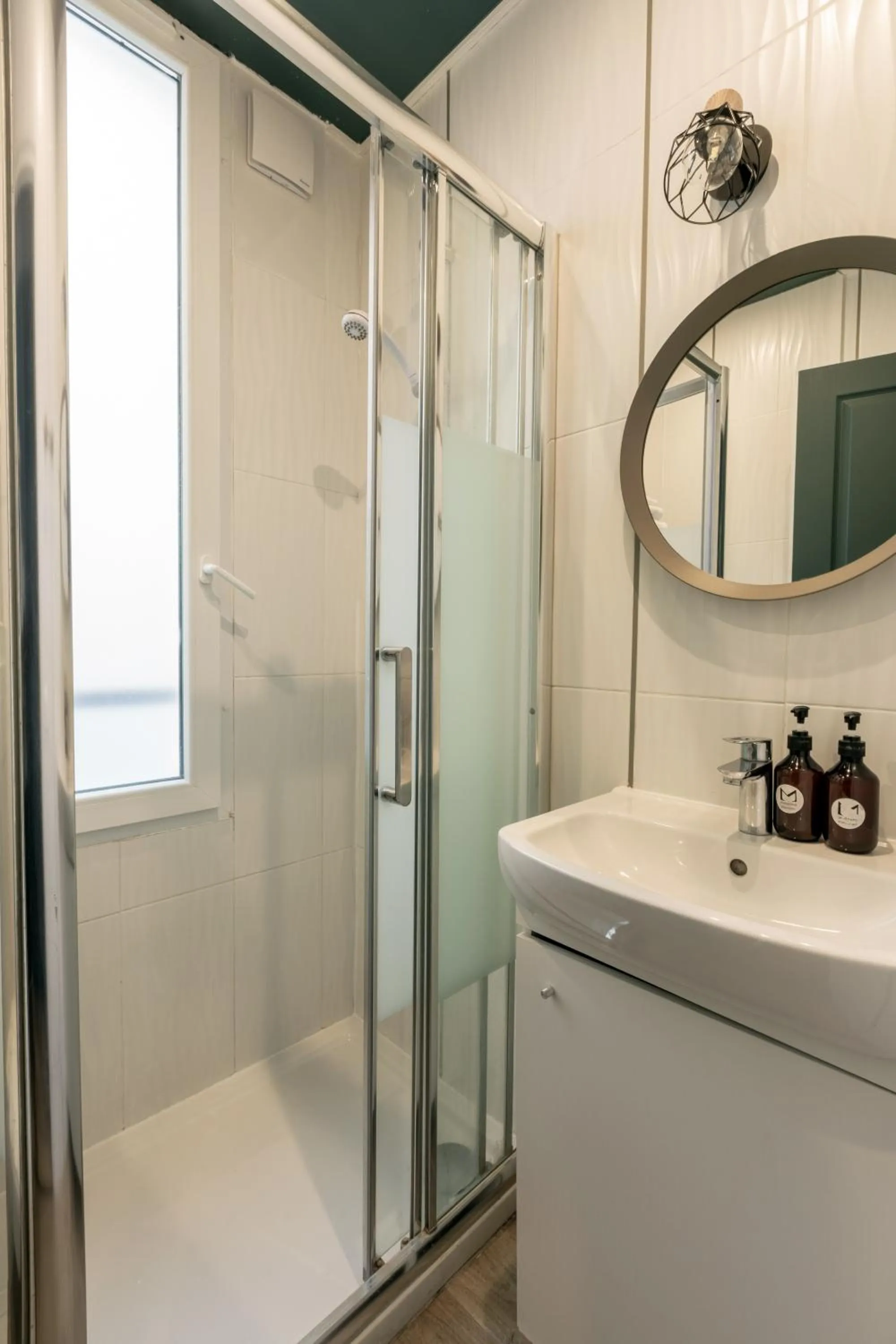 Shower in Hôtel Maât Etoile