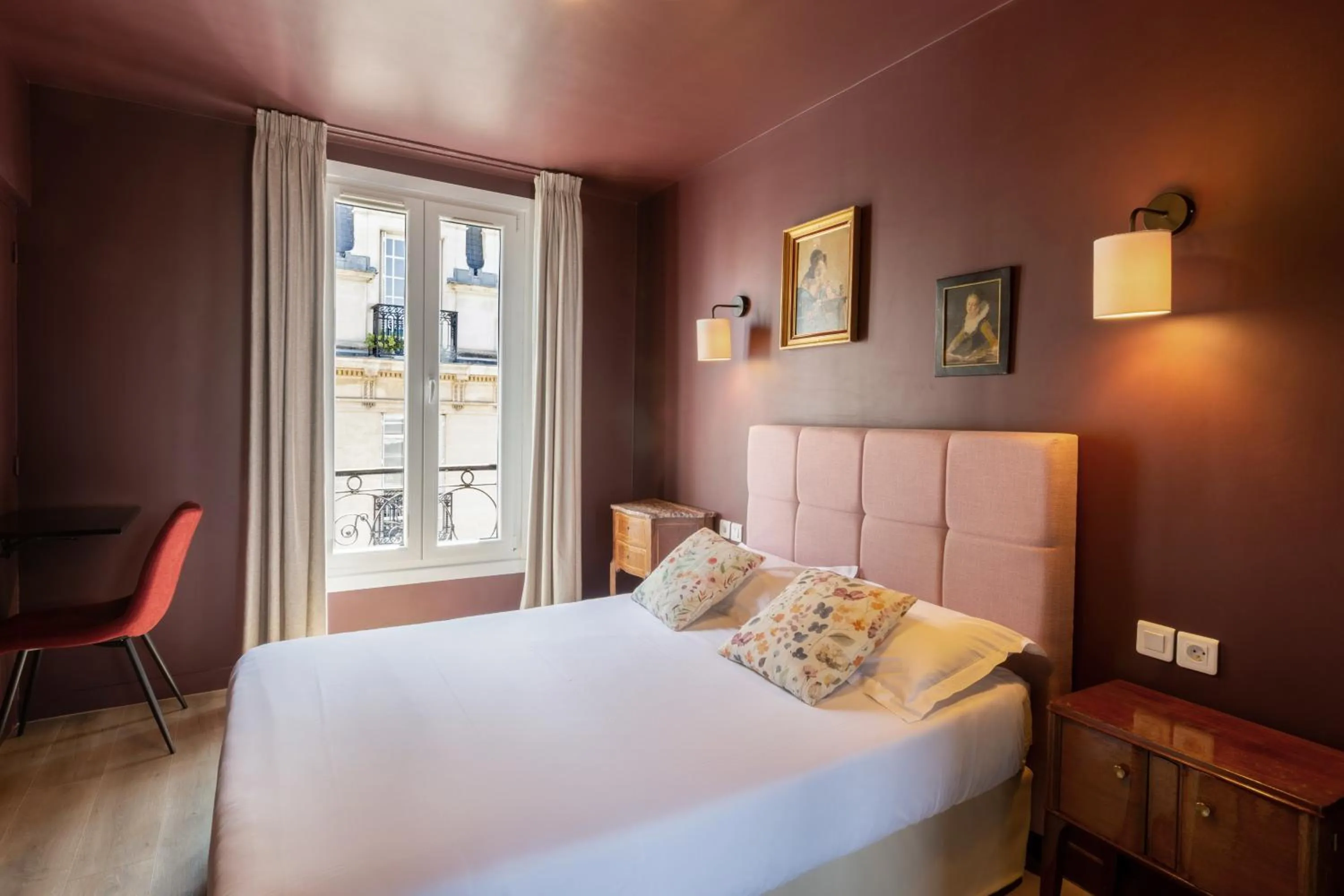 Photo of the whole room, Bed in Hôtel Maât Etoile