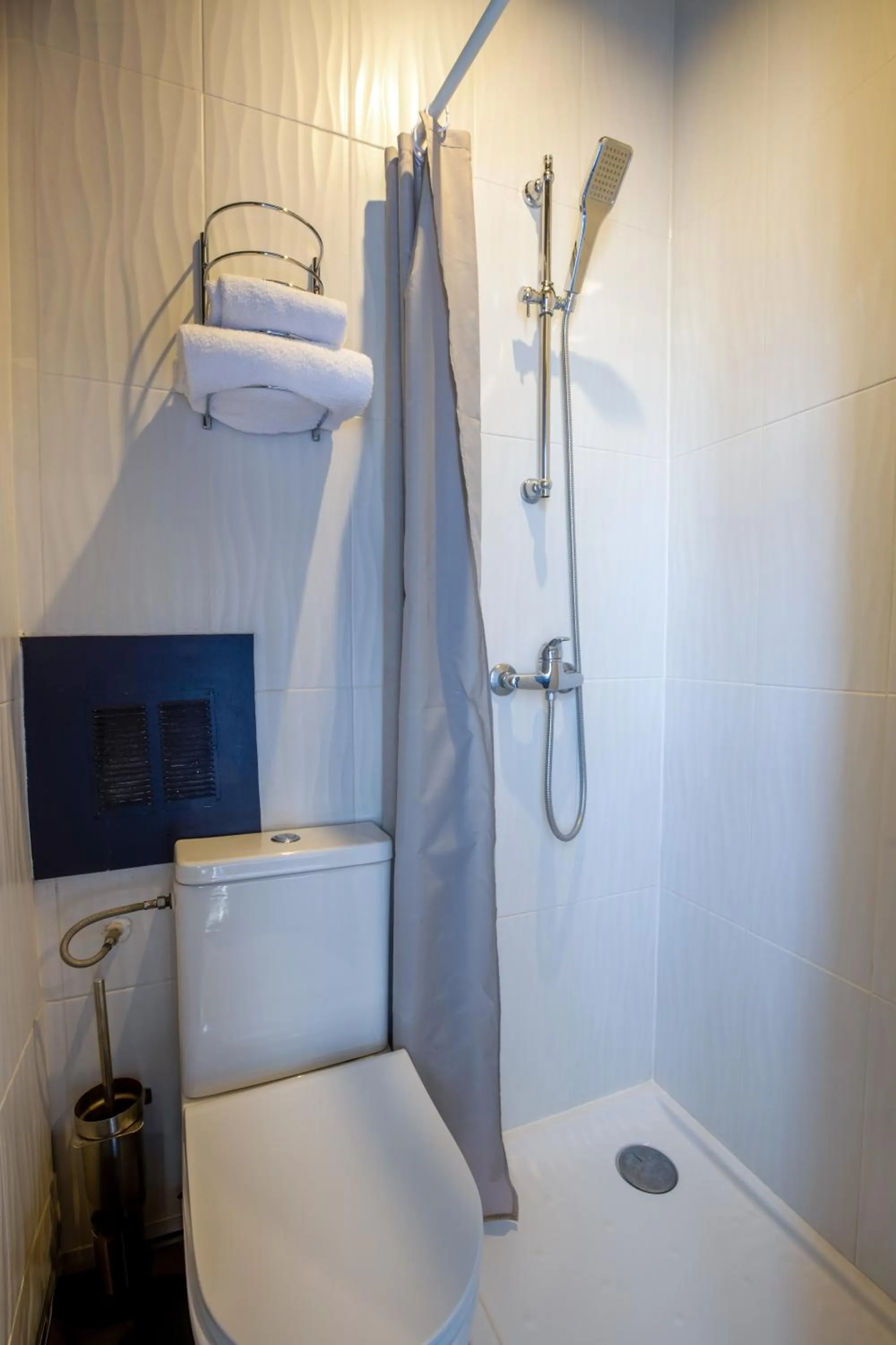 Shower in Hôtel Maât Etoile