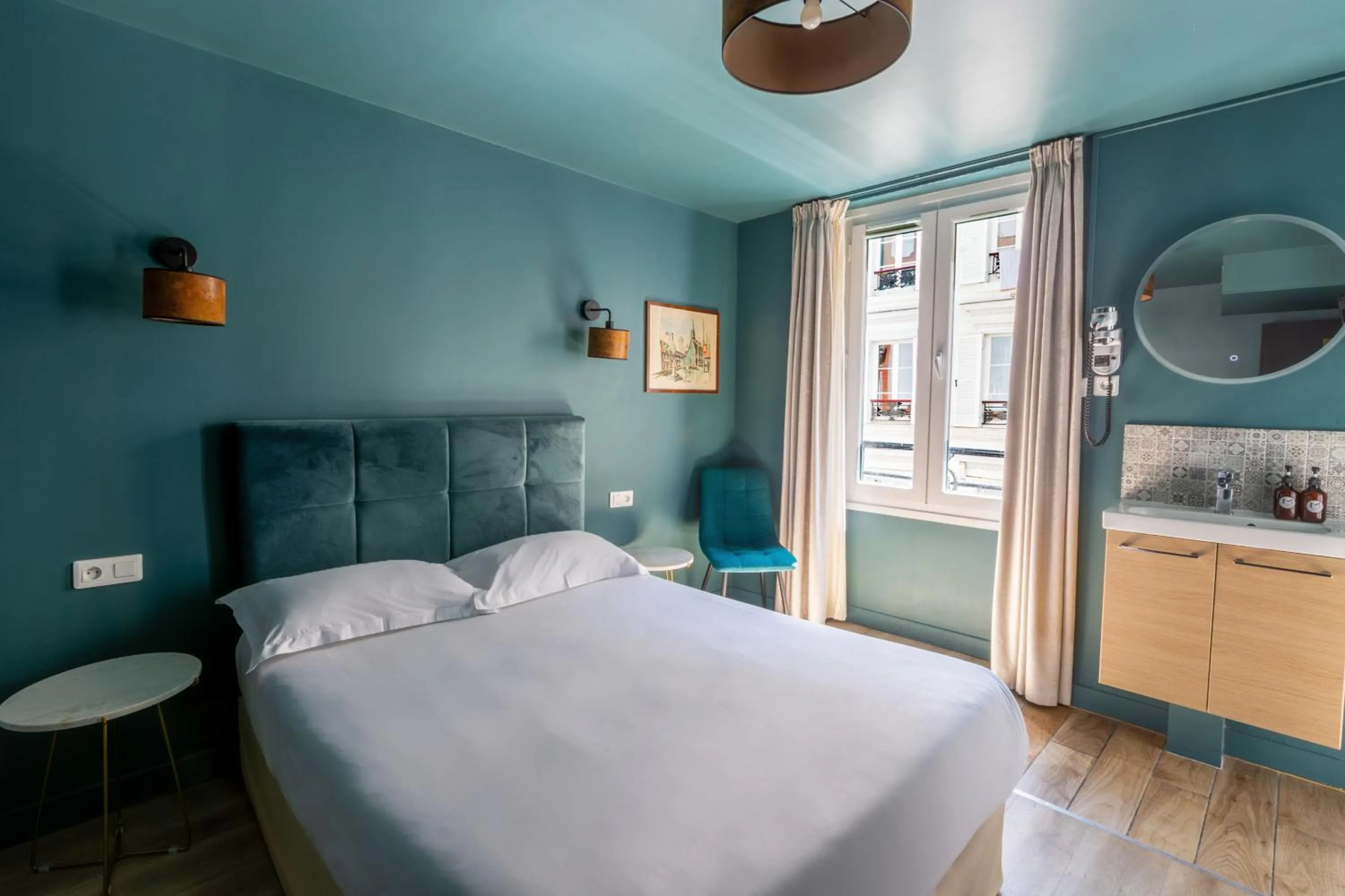 Photo of the whole room, Bed in Hôtel Maât Etoile