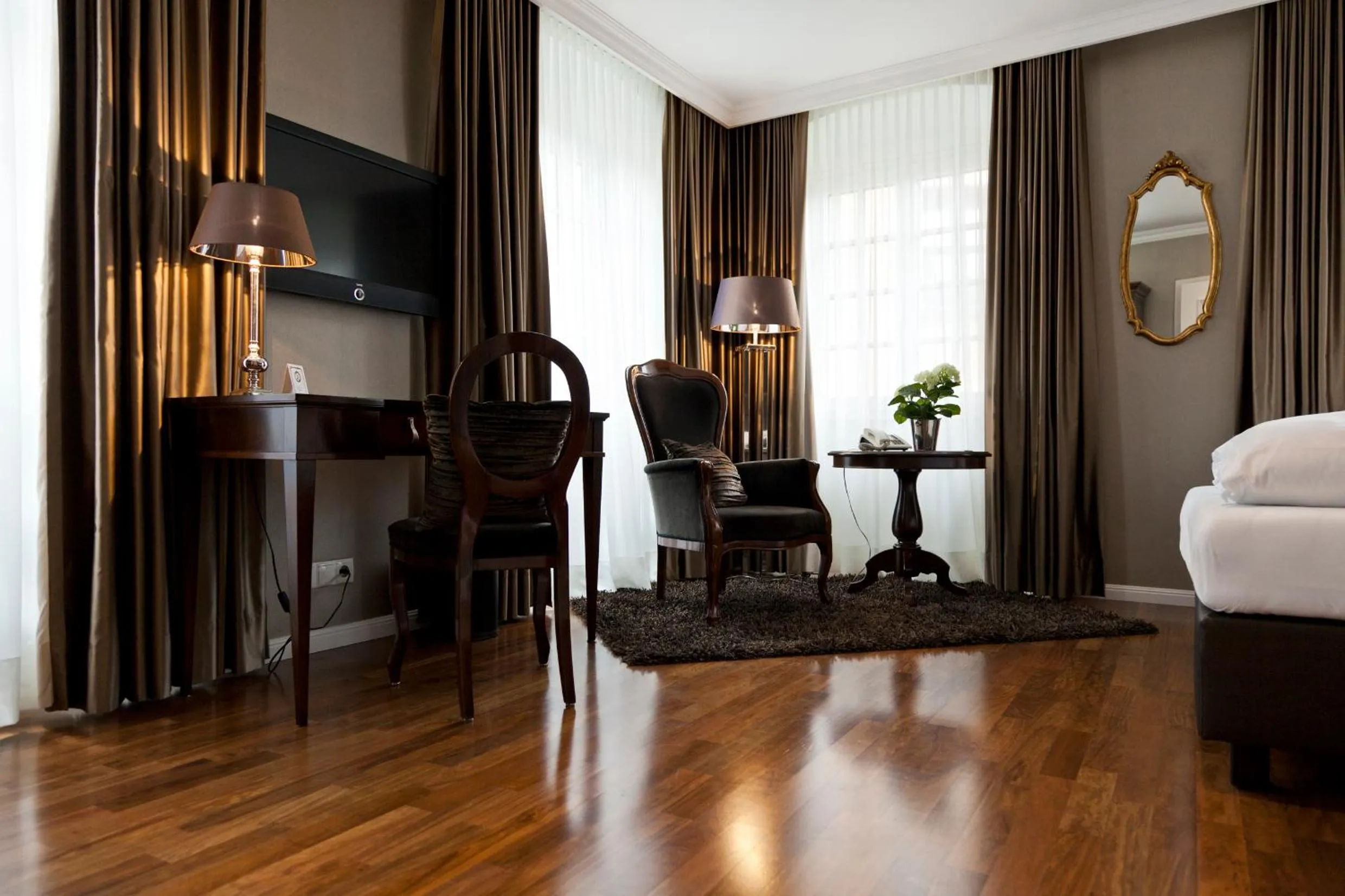 Seating area in Gutwinski Hotel