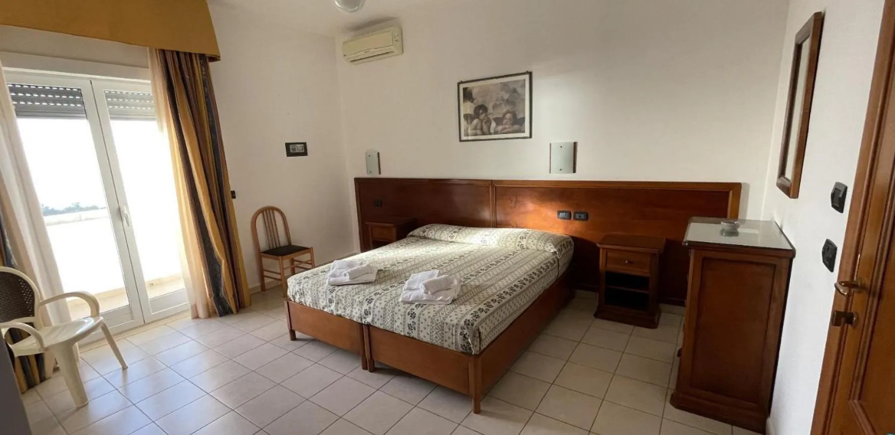 Bed in Hotel dei Bizantini & Villaggio Campo dei Messapi