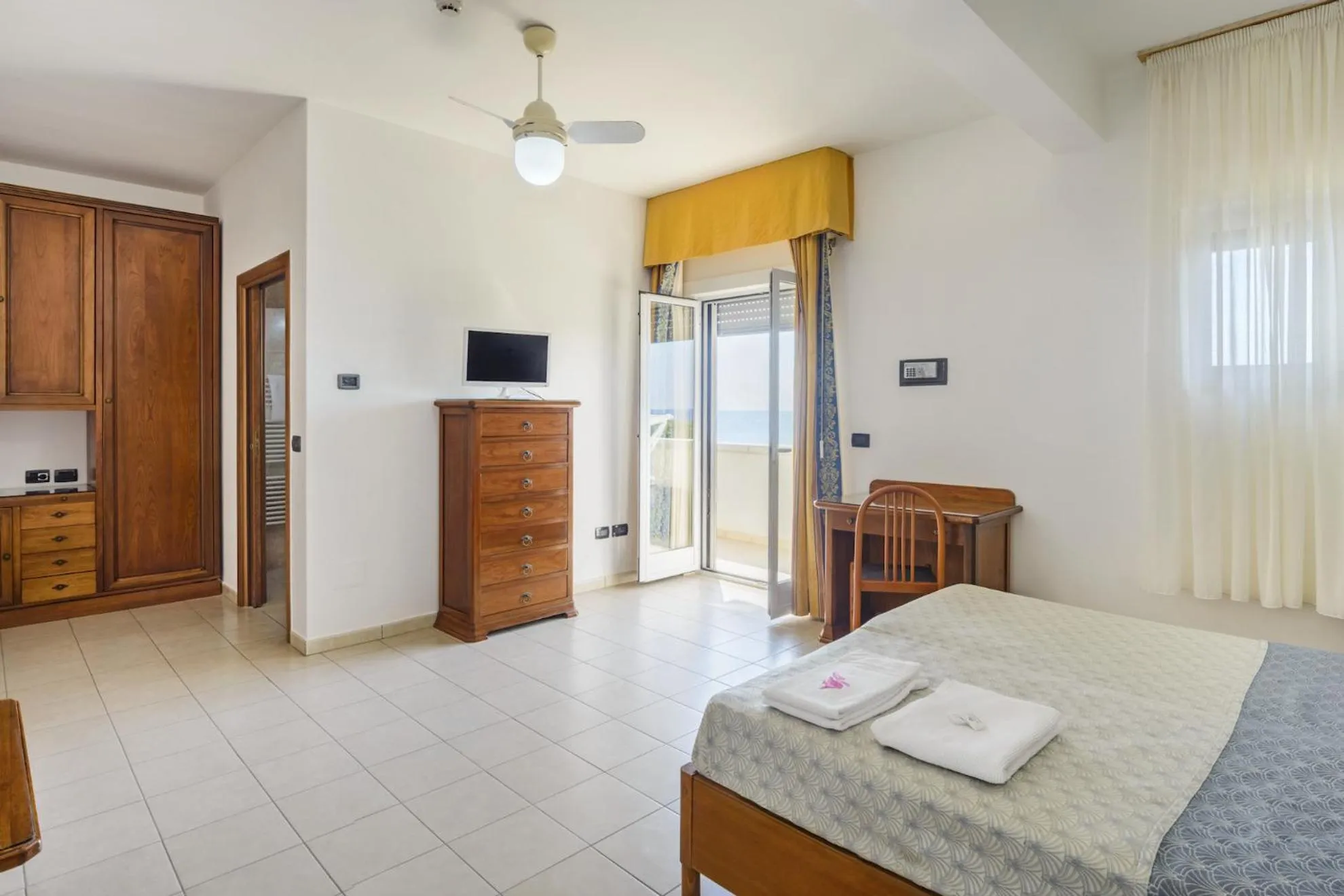 Bedroom in Hotel dei Bizantini & Villaggio Campo dei Messapi