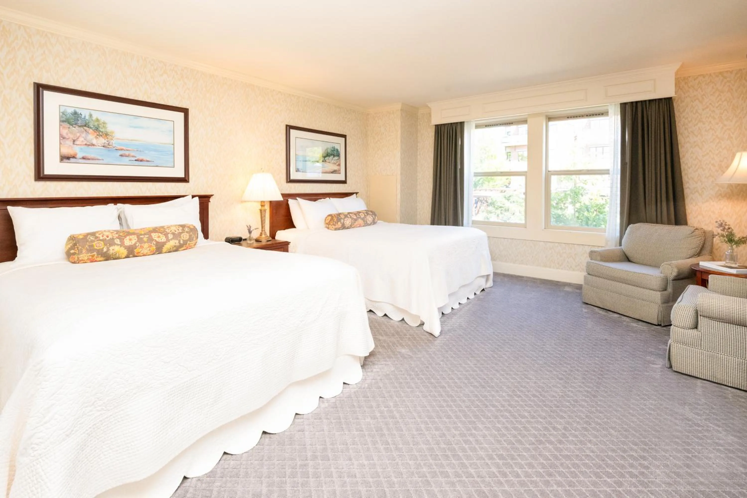 Bed in Fairhaven Village Inn