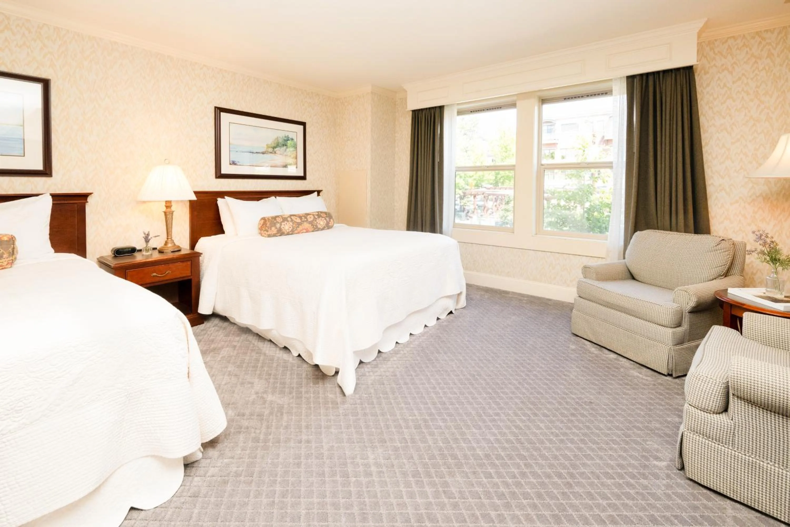 Bed in Fairhaven Village Inn