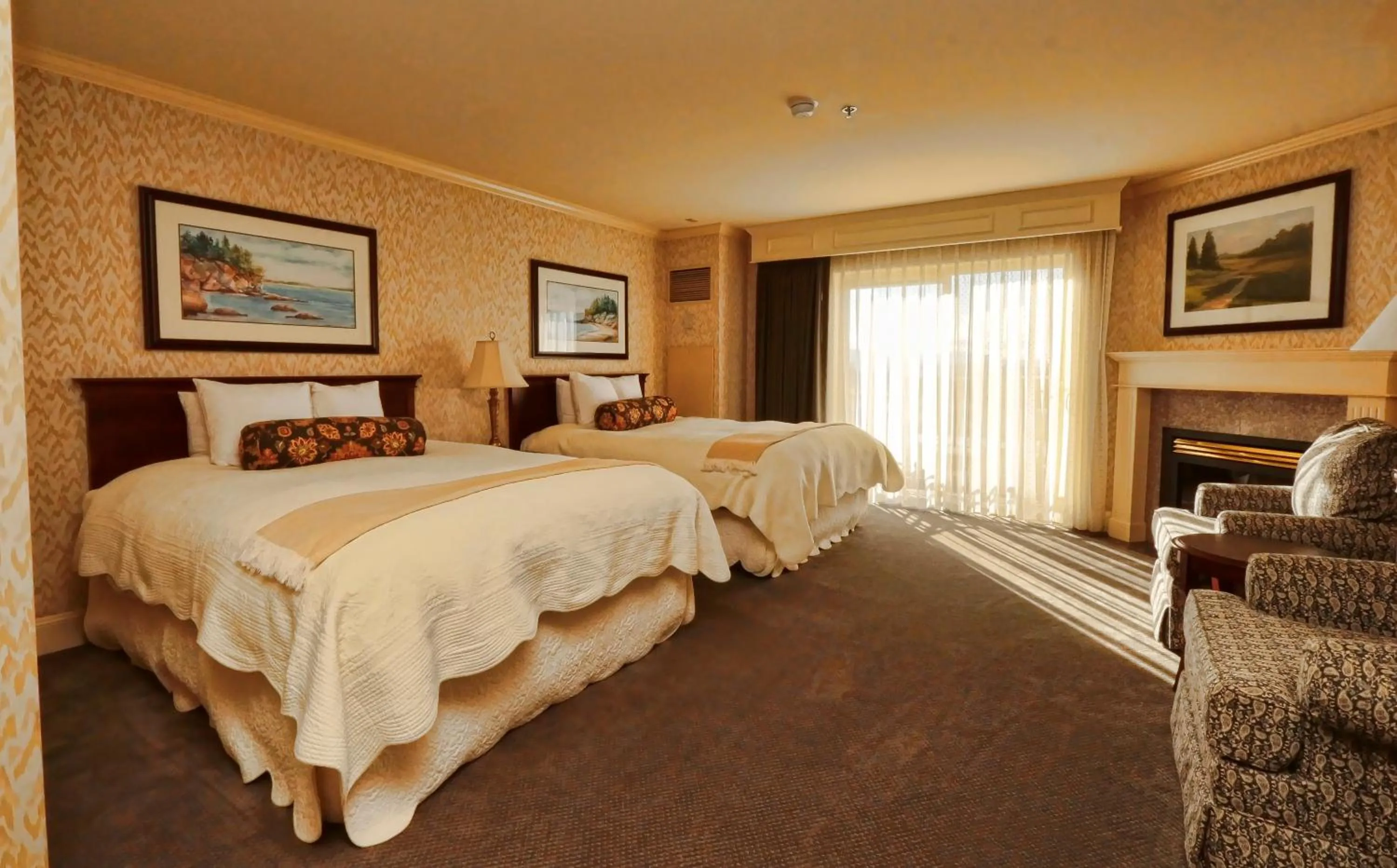 Bedroom, Bed in Fairhaven Village Inn